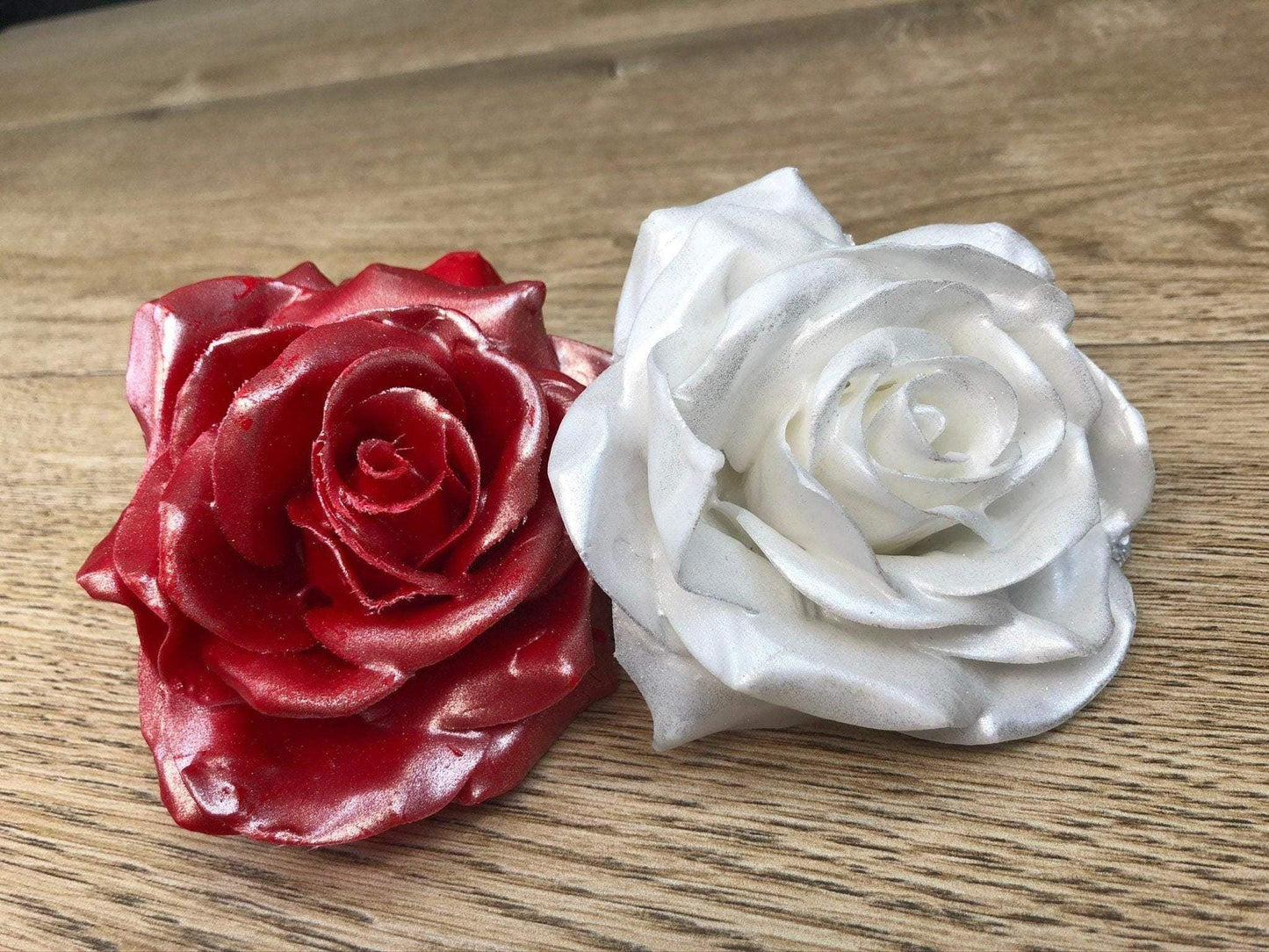 Grabgesteck Grabschmuck Herz Wunschgröße Grabdekoration Grabschmuck Allerheiligen Wachs Rose – handgemacht aus Seiden- und Kunstblumen, langlebig & pflegeleicht von SarahsFlowerStudio