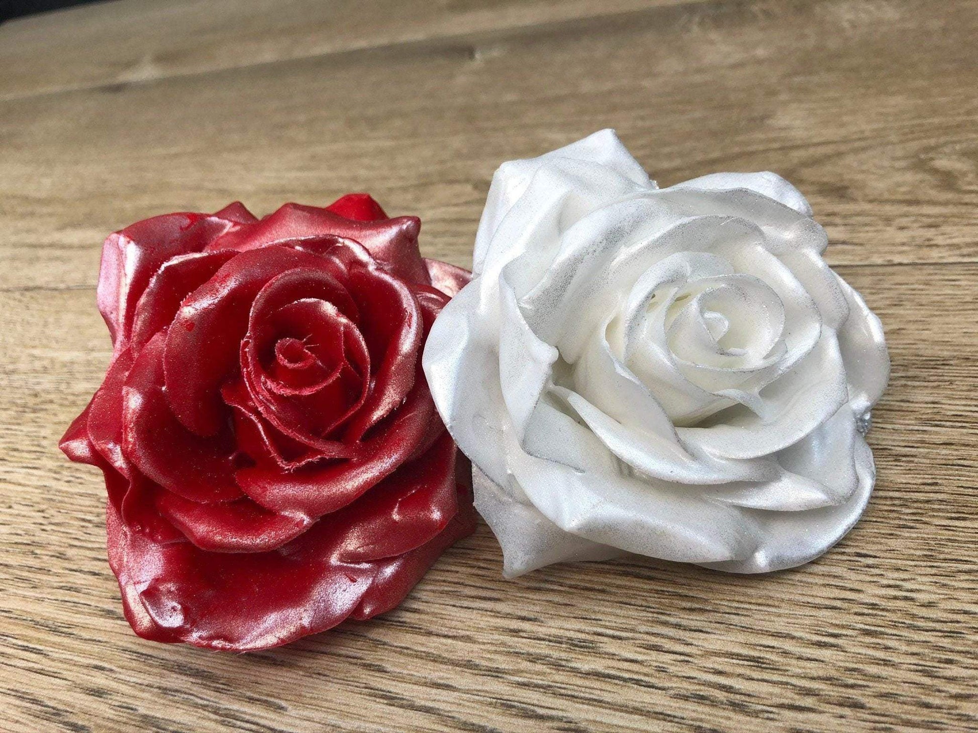Grabgesteck Grabschmuck Herz Wunschgröße Grabdekoration Grabschmuck Allerheiligen Wachs Rose – handgemacht aus Seiden- und Kunstblumen, langlebig & pflegeleicht von SarahsFlowerStudio