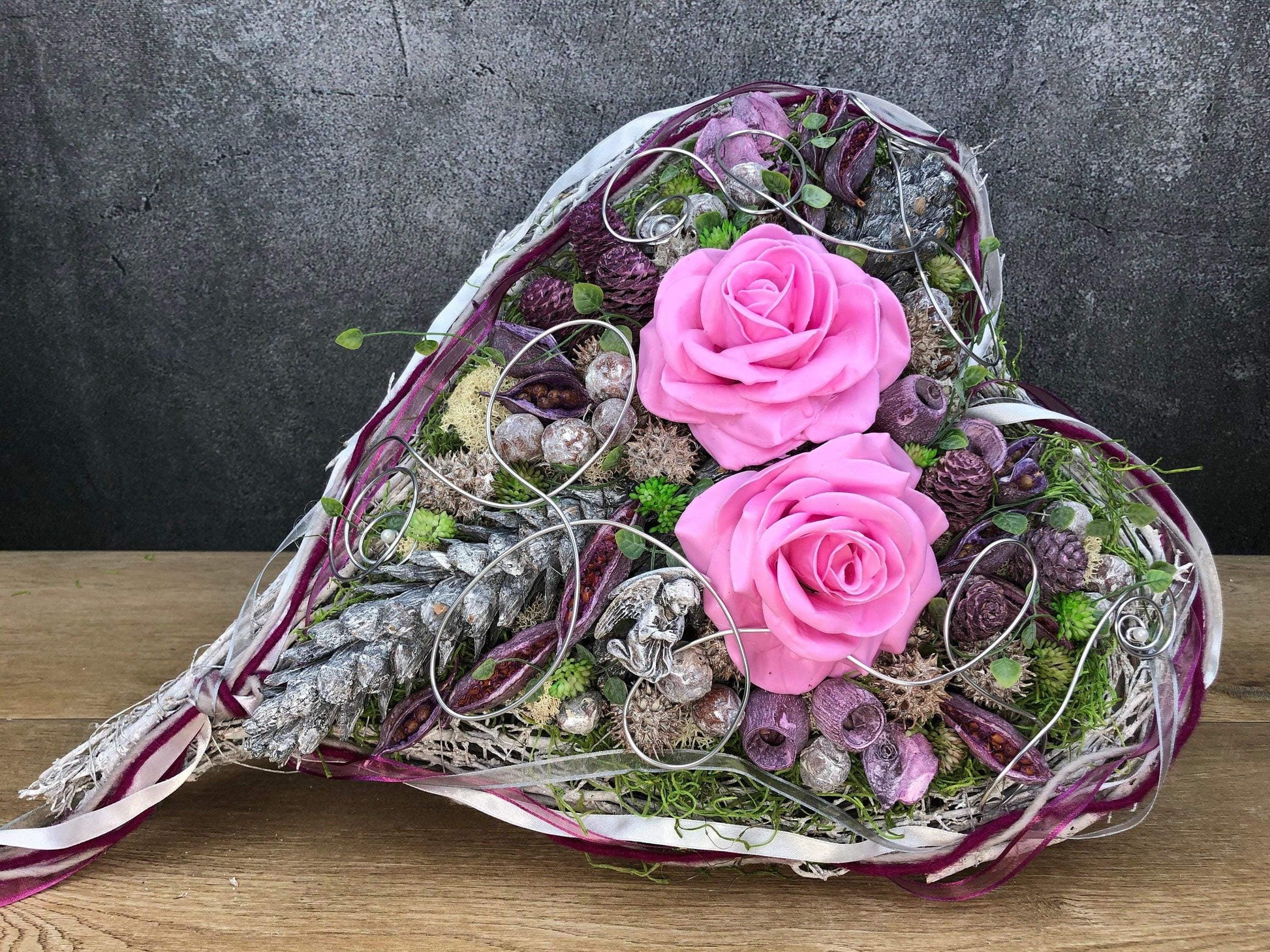 Grabgesteck Grabschmuck Herz Wunschgröße Grabdekoration Grabschmuck Allerheiligen Wachs Rose – handgemacht aus Seiden- und Kunstblumen, langlebig & pflegeleicht von SarahsFlowerStudio