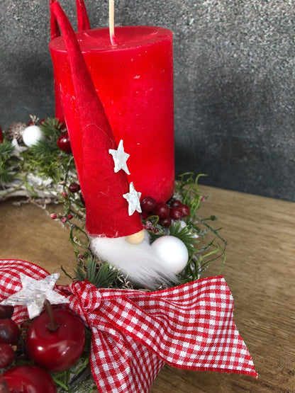 Adventskranz Adventskalender Wichtel Santa Rot Weiß Stern – handgemacht aus Seiden- und Kunstblumen, langlebig & pflegeleicht von SarahsFlowerStudio