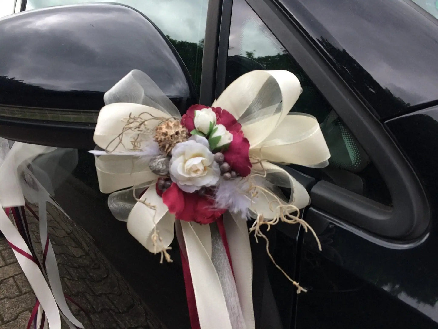 2 Autoschleifen für Seitenspiegel Kirchenbank in Wunschfarbe große Schleife Dekoration Rose – handgemacht aus Seiden- und Kunstblumen, langlebig & pflegeleicht von SarahsFlowerStudio
