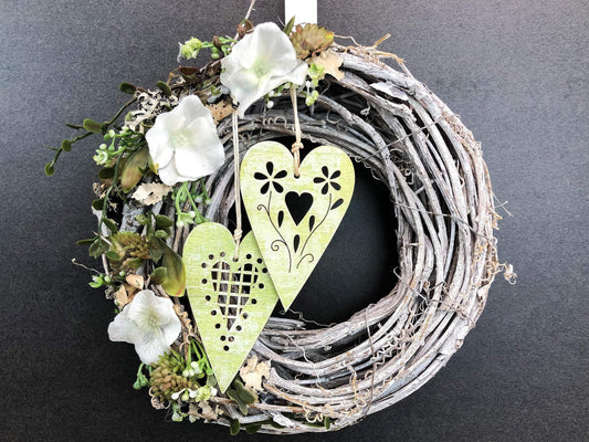 Türkranz Türdeko Türschmuck Frühling Herz Modern ganzjährig Tür Schmuck Eukalyptus Herbst – handgemacht aus Seiden- und Kunstblumen, langlebig & pflegeleicht von SarahsFlowerStudio