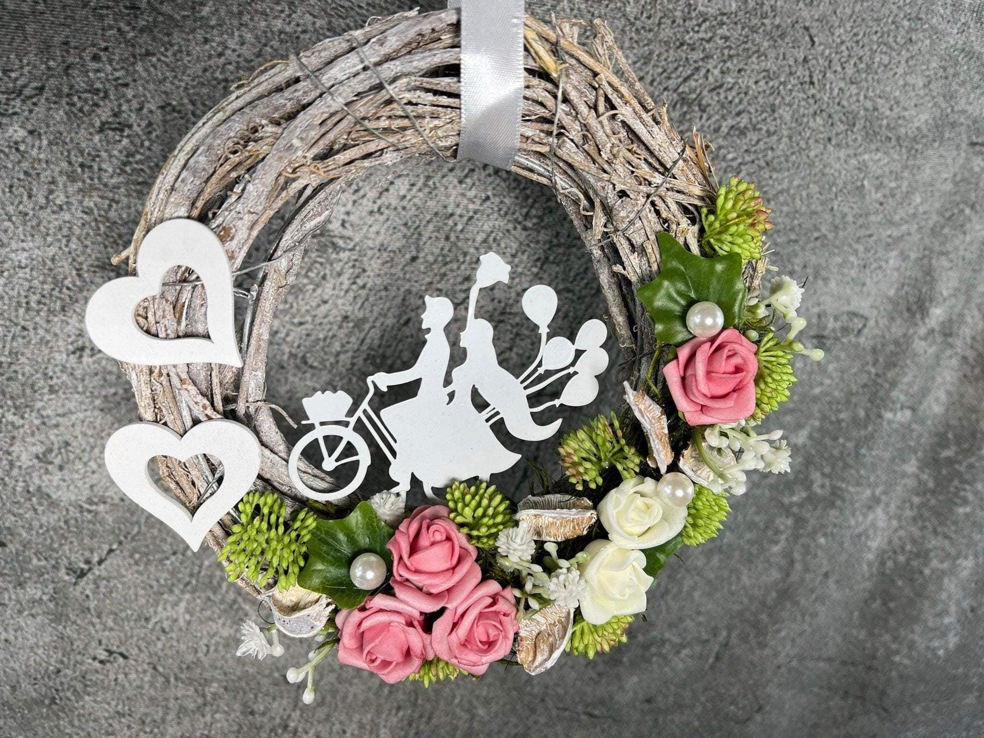 Türkranz 20cm Türdeko Türschmuck Hochzeit Hochzeitspaar Rosen ganzjährig Tür Schmuck – handgemacht aus Seiden- und Kunstblumen, langlebig & pflegeleicht von SarahsFlowerStudio