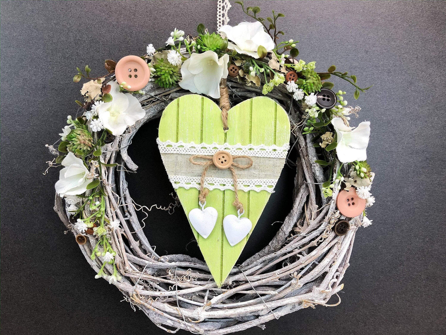Türkranz Türdeko Türschmuck Frühling Herz Modern ganzjährig Tür Schmuck Eukalyptus Herbst – handgemacht aus Seiden- und Kunstblumen, langlebig & pflegeleicht von SarahsFlowerStudio