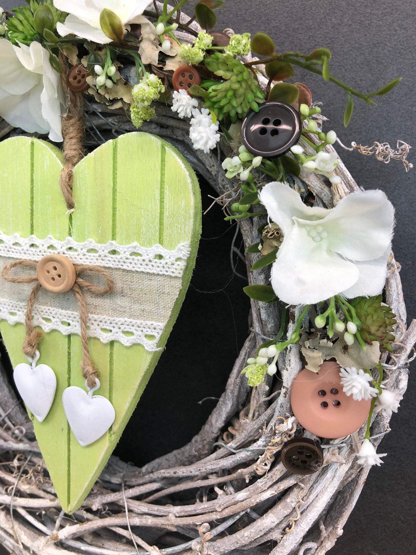 Türkranz Türdeko Türschmuck Frühling Herz Modern ganzjährig Tür Schmuck Eukalyptus Herbst – handgemacht aus Seiden- und Kunstblumen, langlebig & pflegeleicht von SarahsFlowerStudio