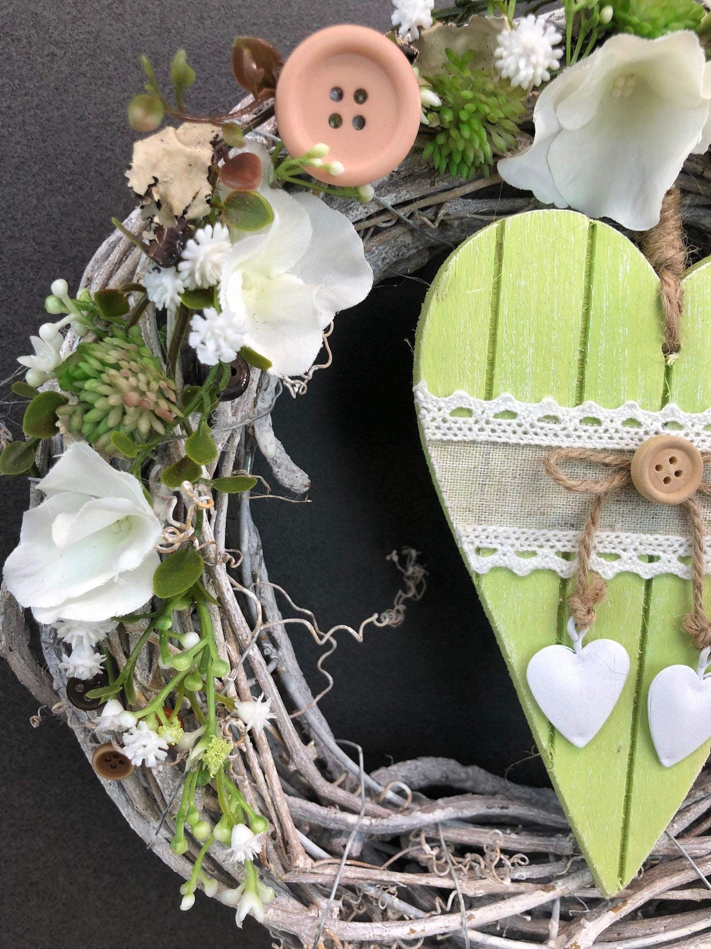 Türkranz Türdeko Türschmuck Frühling Herz Modern ganzjährig Tür Schmuck Eukalyptus Herbst – handgemacht aus Seiden- und Kunstblumen, langlebig & pflegeleicht von SarahsFlowerStudio