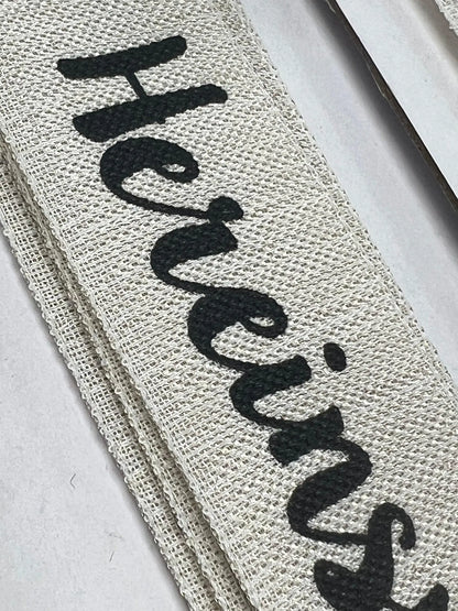 Band Leinenband Hereinspaziert 30cm Leine Spruchband Schrift Schriftband Band Ring Bastelring Basteln Traumfänger Makramee Trockenblumen – handgemacht aus Seiden- und Kunstblumen, langlebig & pflegeleicht von SarahsFlowerStudio