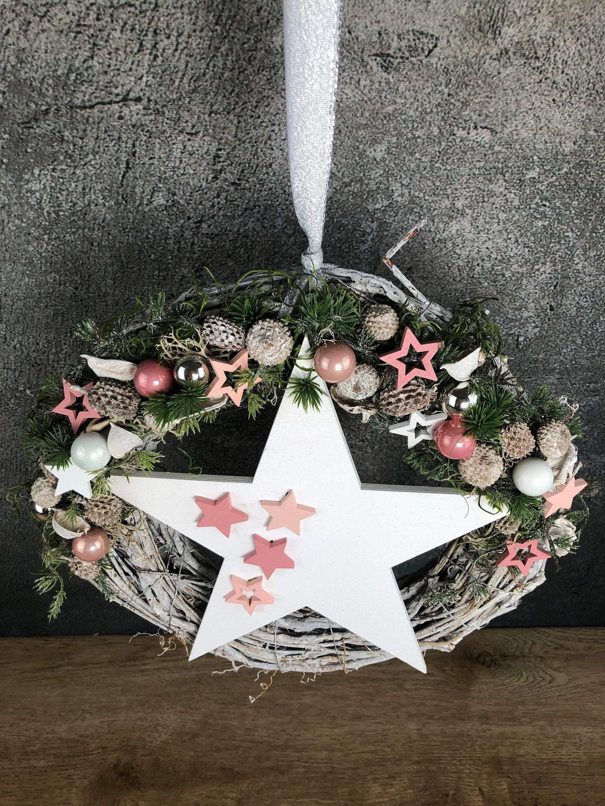 Türkranz Stern Advent Kranz Rosa Stern Türdekoration Weihnachten Weidenkranz – handgemacht aus Seiden- und Kunstblumen, langlebig & pflegeleicht von SarahsFlowerStudio