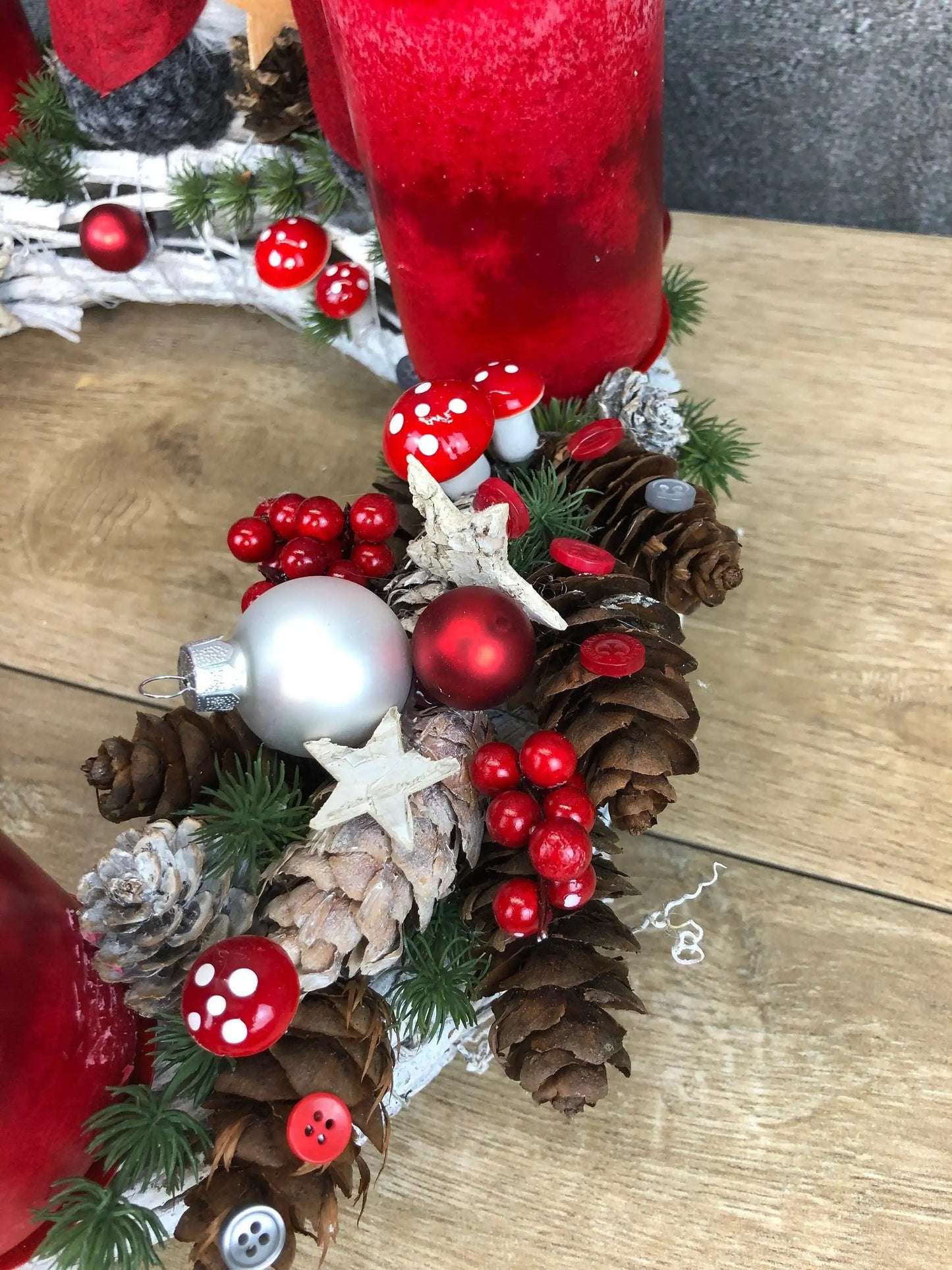 Adventskranz Adventskalender – handgemacht aus Seiden- und Kunstblumen, langlebig & pflegeleicht von SarahsFlowerStudio