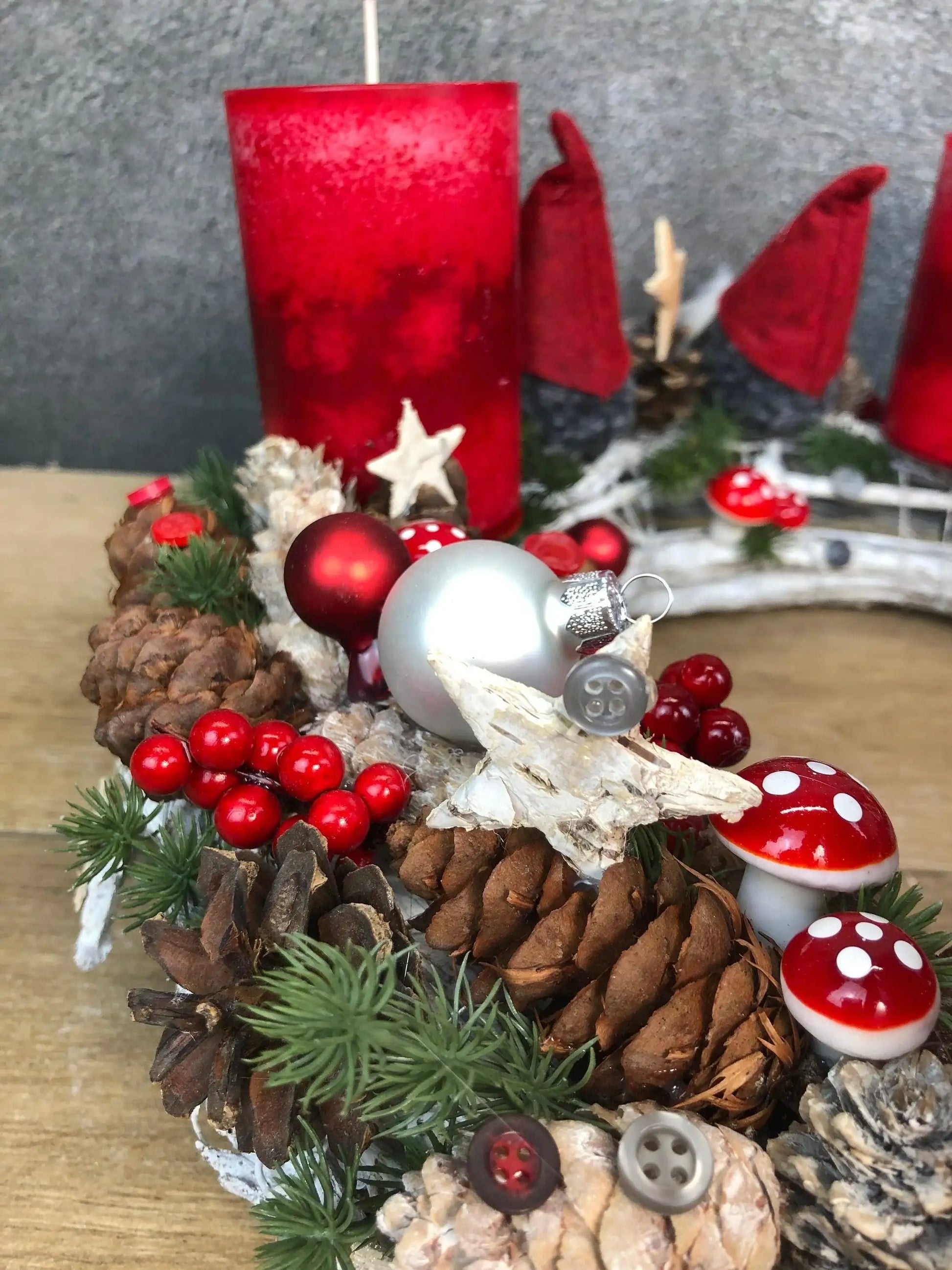 Adventskranz Adventskalender – handgemacht aus Seiden- und Kunstblumen, langlebig & pflegeleicht von SarahsFlowerStudio