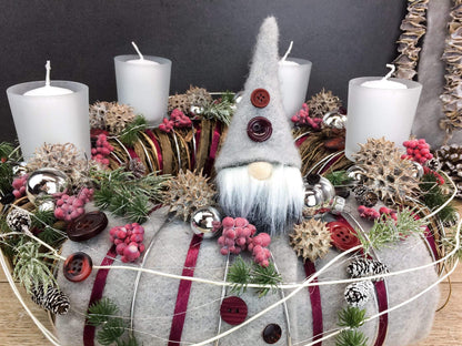Adventskranz Wichtel Wunschfarbe Silber Grau Kugeln Sterne Eicheln Knöpfe Beeren – handgemacht aus Seiden- und Kunstblumen, langlebig & pflegeleicht von SarahsFlowerStudio