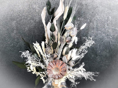 Trockenblumenstrauß Strauß Gräser mit Exoten Eukalyptus Gräser Trockenblumen Trockenmaterial Natur natürlich dried bouquet dried Flowers – handgemacht aus Seiden- und Kunstblumen, langlebig & pflegeleicht von SarahsFlowerStudio