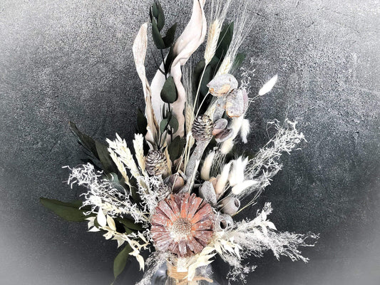 Trockenblumenstrauß Strauß Gräser mit Exoten Eukalyptus Gräser Trockenblumen Trockenmaterial Natur natürlich dried bouquet dried Flowers – handgemacht aus Seiden- und Kunstblumen, langlebig & pflegeleicht von SarahsFlowerStudio
