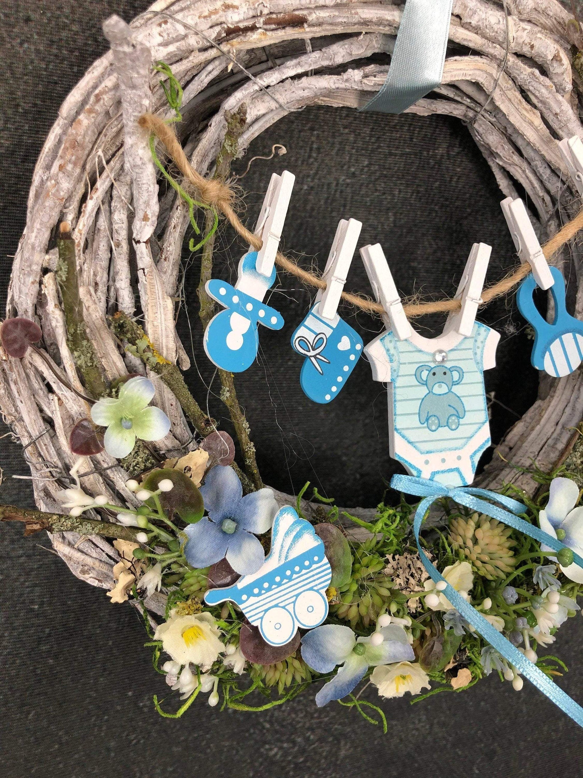 Türkranz Türdeko Türschmuck Geburt Wäscheleine Schnuller Trinkflasche Rassel Body Strampler Modern ganzjährig Geschenk zur Geburt Herbst – handgemacht aus Seiden- und Kunstblumen, langlebig & pflegeleicht von SarahsFlowerStudio