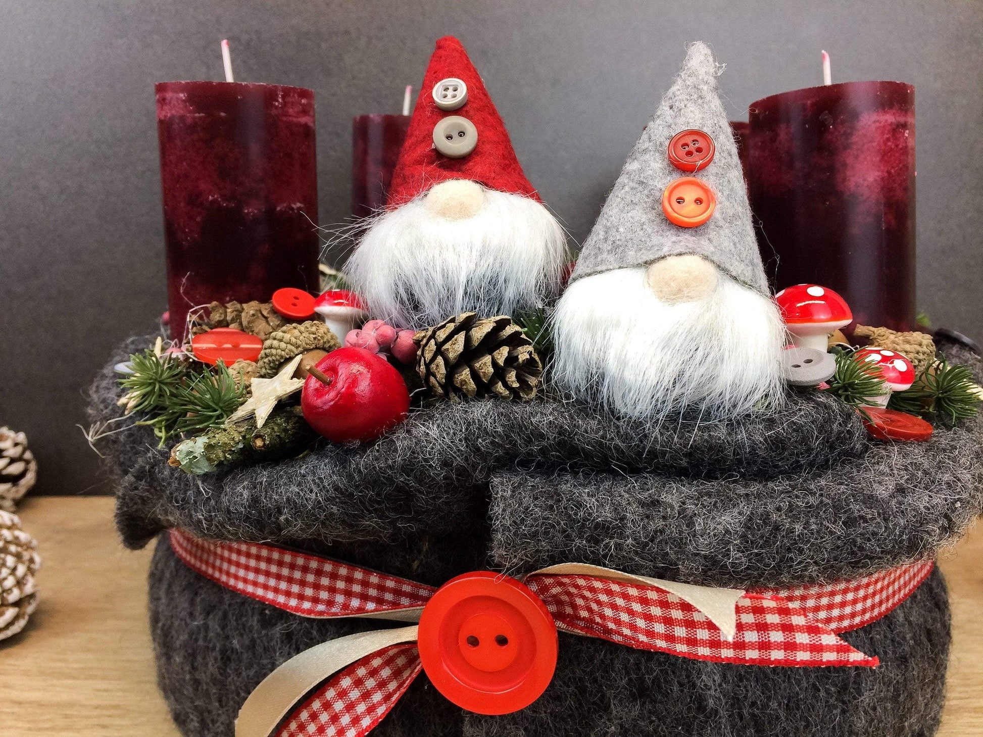 Adventskranz Adventskalender – handgemacht aus Seiden- und Kunstblumen, langlebig & pflegeleicht von SarahsFlowerStudio