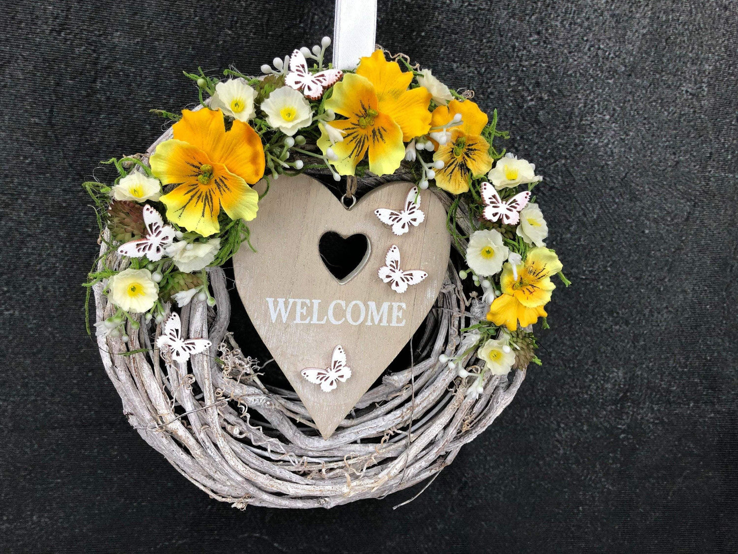 Türkranz Türdeko Türschmuck Herz Welcome Modern ganzjährig Tür Schmuck Schmetterling Herbst – handgemacht aus Seiden- und Kunstblumen, langlebig & pflegeleicht von SarahsFlowerStudio