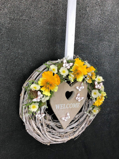 Türkranz Türdeko Türschmuck Herz Welcome Modern ganzjährig Tür Schmuck Schmetterling Herbst – handgemacht aus Seiden- und Kunstblumen, langlebig & pflegeleicht von SarahsFlowerStudio