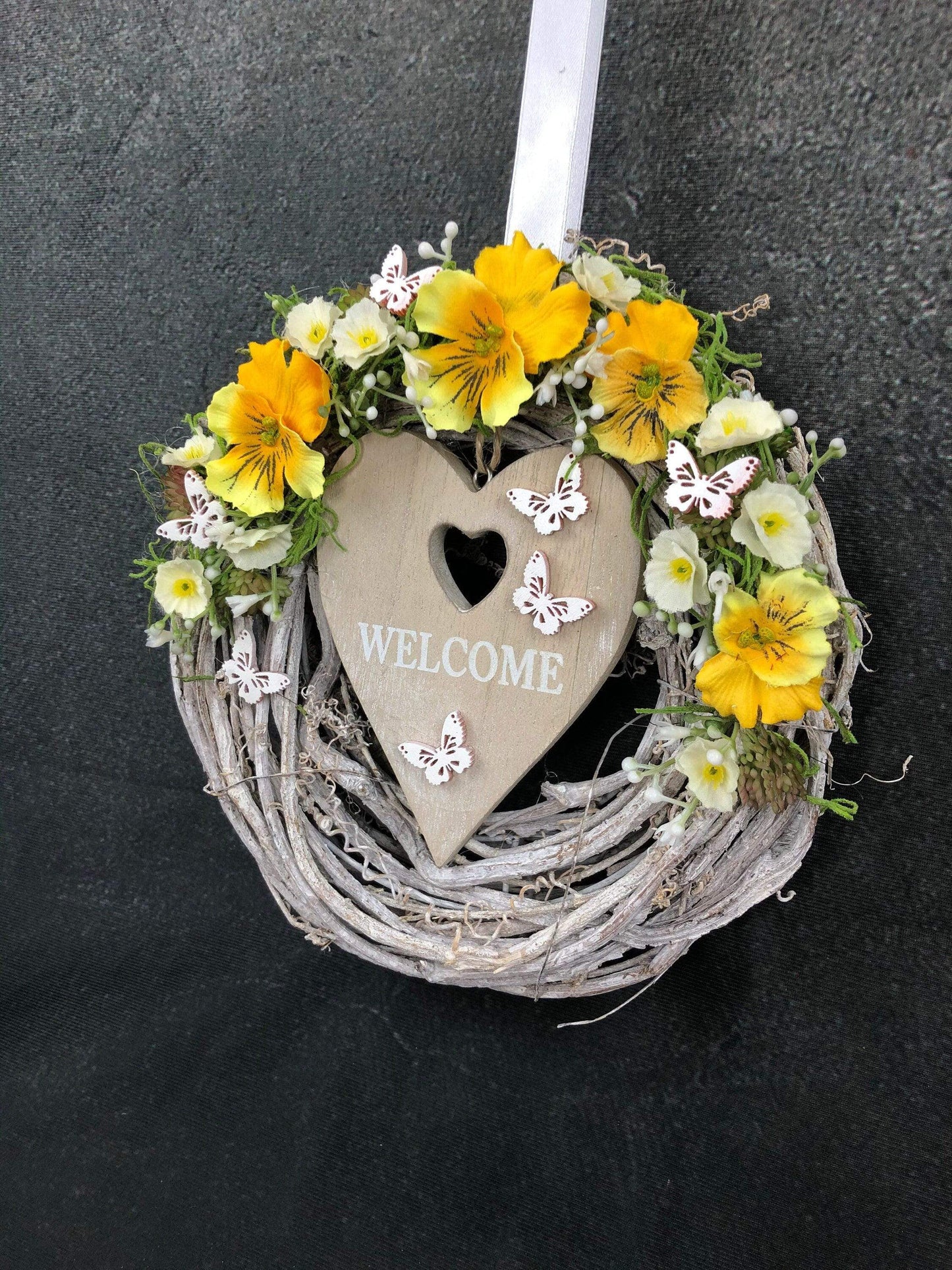 Türkranz Türdeko Türschmuck Herz Welcome Modern ganzjährig Tür Schmuck Schmetterling Herbst – handgemacht aus Seiden- und Kunstblumen, langlebig & pflegeleicht von SarahsFlowerStudio