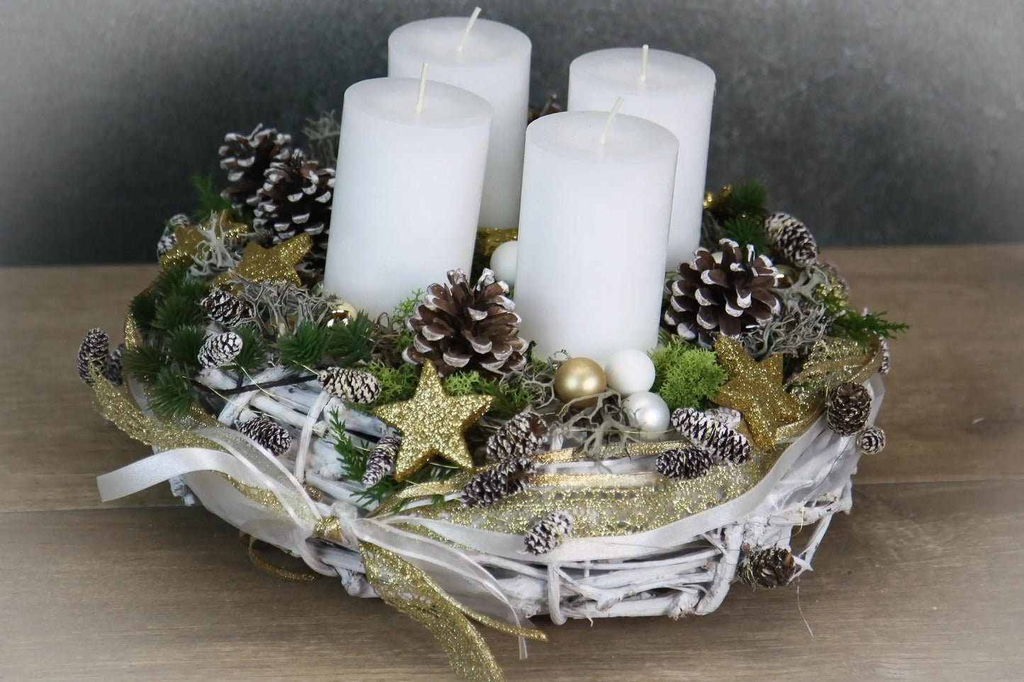 Adventskranz Adventskalender Gold oder Silber Glitzer Sterne Zapfen Kugeln Modern mehrjährig Rund – handgemacht aus Seiden- und Kunstblumen, langlebig & pflegeleicht von SarahsFlowerStudio