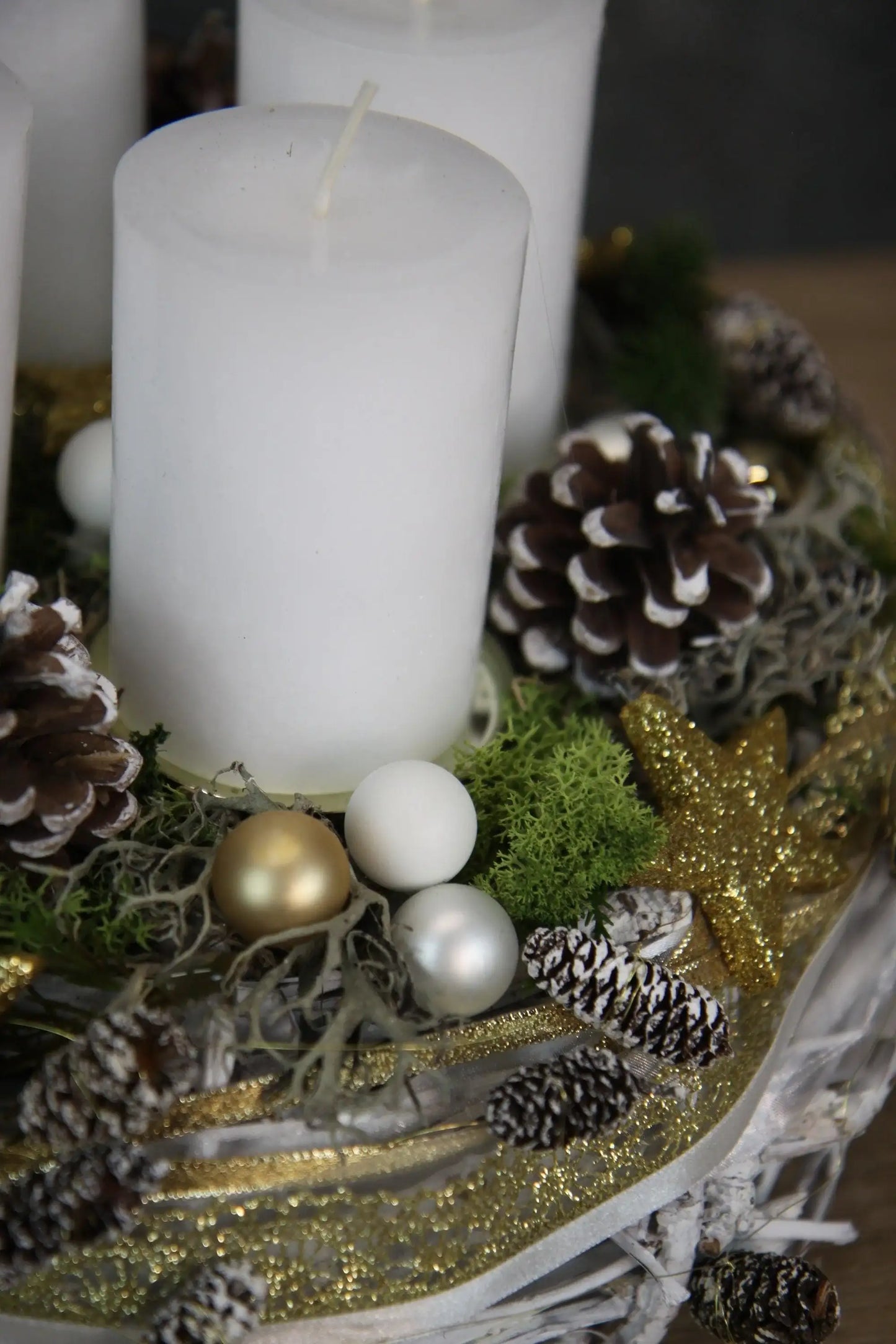 Adventskranz Adventskalender Gold oder Silber Glitzer Sterne Zapfen Kugeln Modern mehrjährig Rund – handgemacht aus Seiden- und Kunstblumen, langlebig & pflegeleicht von SarahsFlowerStudio