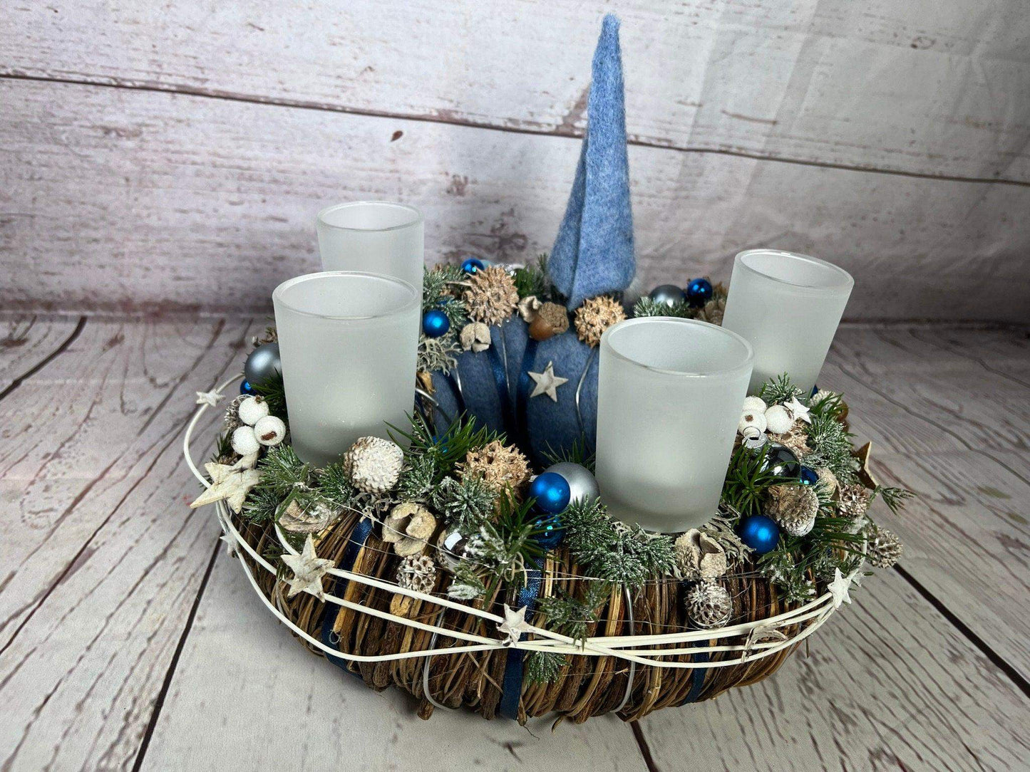 Adventskranz Gläser Wichtel Kugel Sterne Draht Tanne Filz Haltbar Künstlich – handgemacht aus Seiden- und Kunstblumen, langlebig & pflegeleicht von SarahsFlowerStudio
