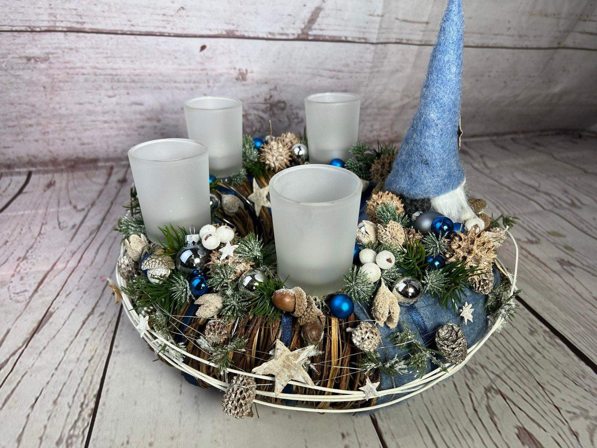 Adventskranz Gläser Wichtel Kugel Sterne Draht Tanne Filz Haltbar Künstlich – handgemacht aus Seiden- und Kunstblumen, langlebig & pflegeleicht von SarahsFlowerStudio