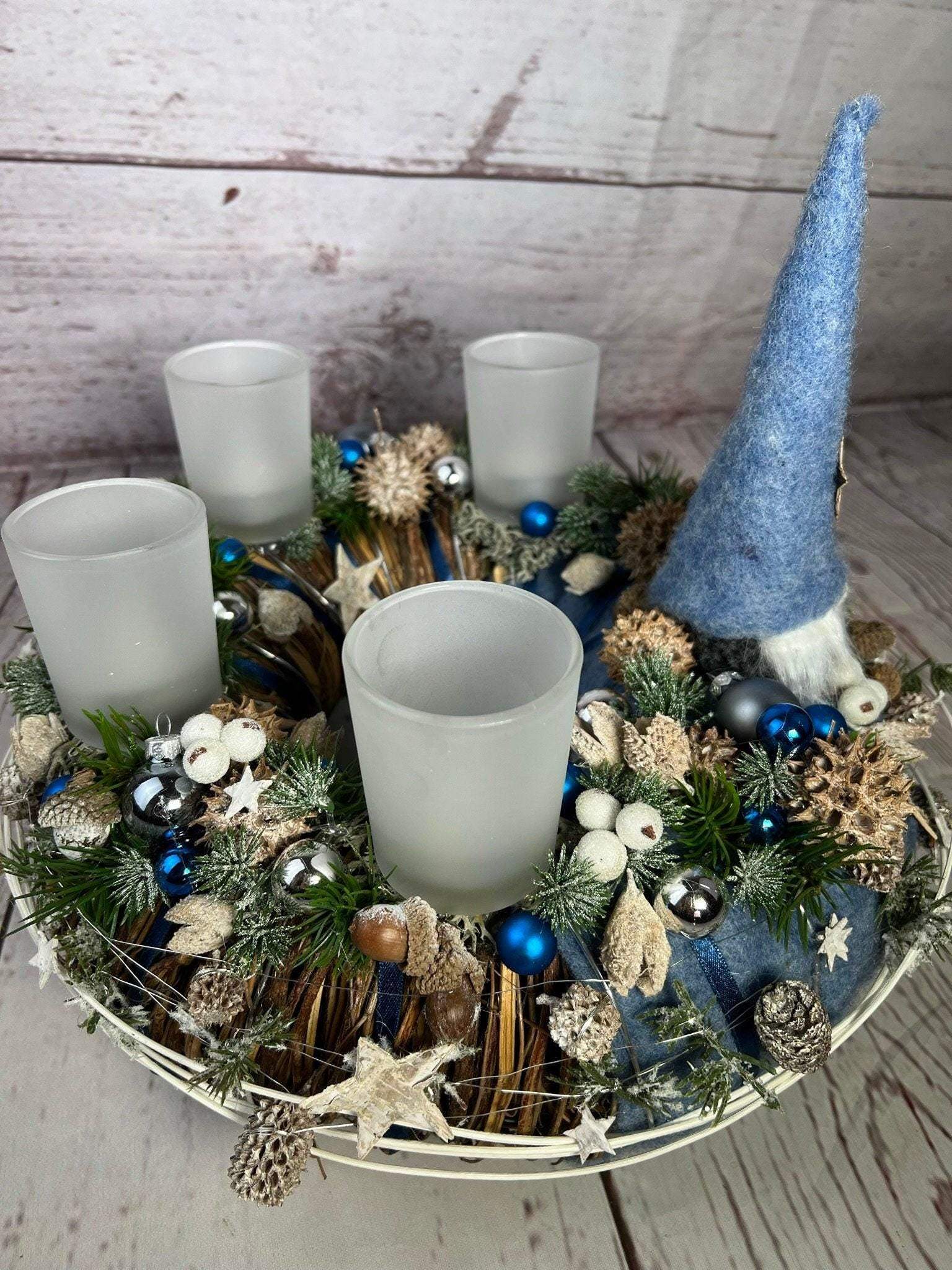 Adventskranz Gläser Wichtel Kugel Sterne Draht Tanne Filz Haltbar Künstlich – handgemacht aus Seiden- und Kunstblumen, langlebig & pflegeleicht von SarahsFlowerStudio