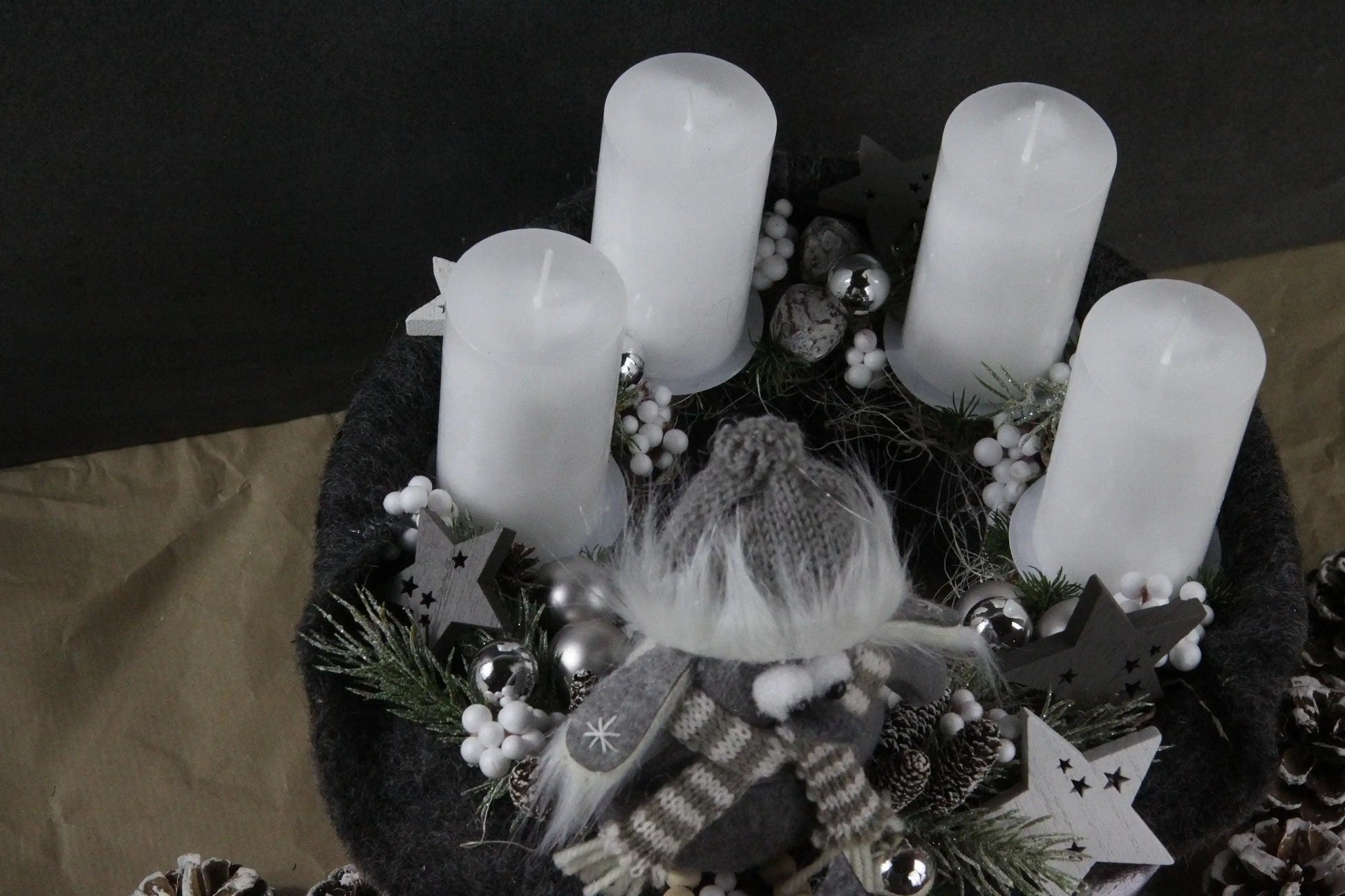Adventskranz Adventskalender – handgemacht aus Seiden- und Kunstblumen, langlebig & pflegeleicht von SarahsFlowerStudio