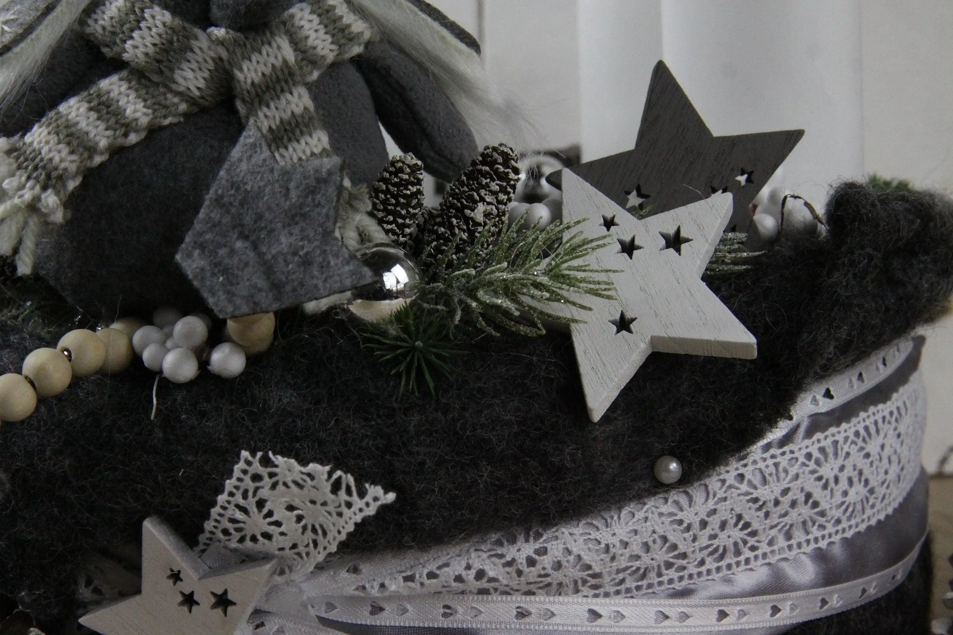 Adventskranz Adventskalender – handgemacht aus Seiden- und Kunstblumen, langlebig & pflegeleicht von SarahsFlowerStudio