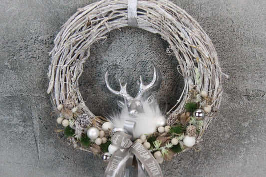 Türkranz Türdeko Türschmuck Weihnachten Weidenkranz Hirsch Zapfen Apfel Tanne Band Modern – handgemacht aus Seiden- und Kunstblumen, langlebig & pflegeleicht von SarahsFlowerStudio