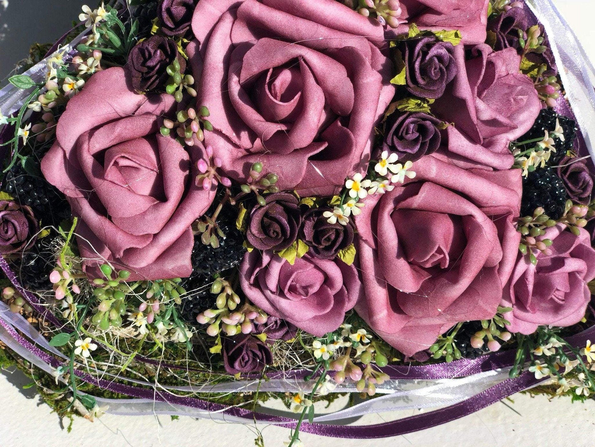 Grabgesteck Grabschmuck Herz 30cm Grabdekoration Grabschmuck Allerheiligen – handgemacht aus Seiden- und Kunstblumen, langlebig & pflegeleicht von SarahsFlowerStudio