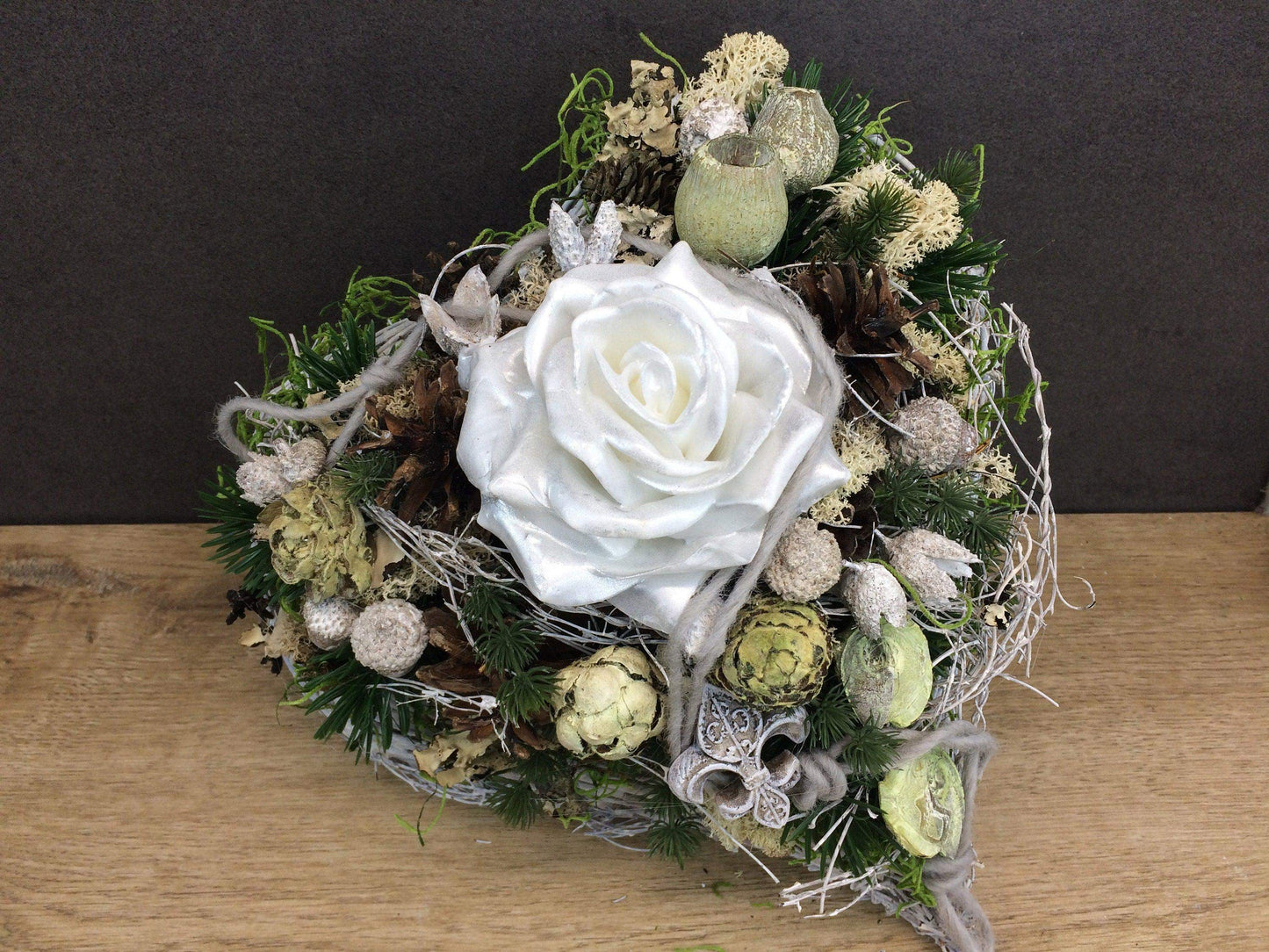 Grabgesteck Allerheiligen Wachsrosen Wachsrose Rose Grabschmuck Herz Grabdekoration – handgemacht aus Seiden- und Kunstblumen, langlebig & pflegeleicht von SarahsFlowerStudio