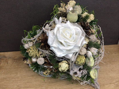 Grabgesteck Allerheiligen Wachsrosen Wachsrose Rose Grabschmuck Herz Grabdekoration – handgemacht aus Seiden- und Kunstblumen, langlebig & pflegeleicht von SarahsFlowerStudio