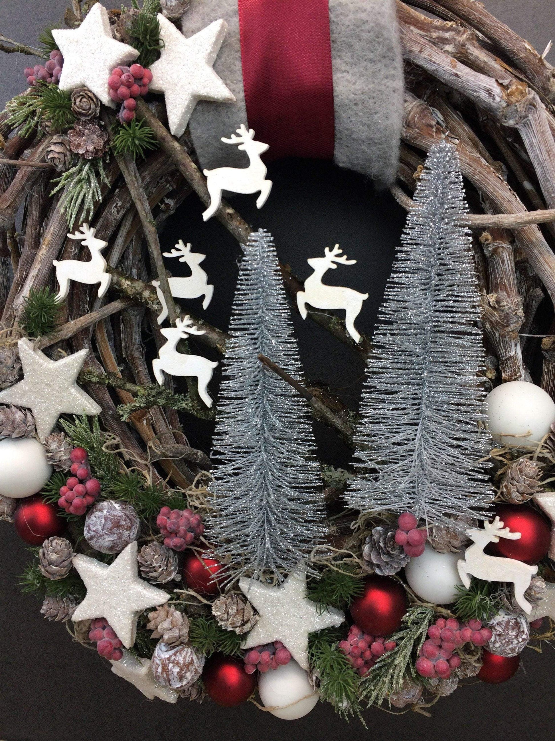 Advent Türkranz Türdeko Türschmuck Weihnachten Weidenkranz Adventskranz Sterne Tannenbaum Hirsch Tanne Filz Draht – handgemacht aus Seiden- und Kunstblumen, langlebig & pflegeleicht von SarahsFlowerStudio