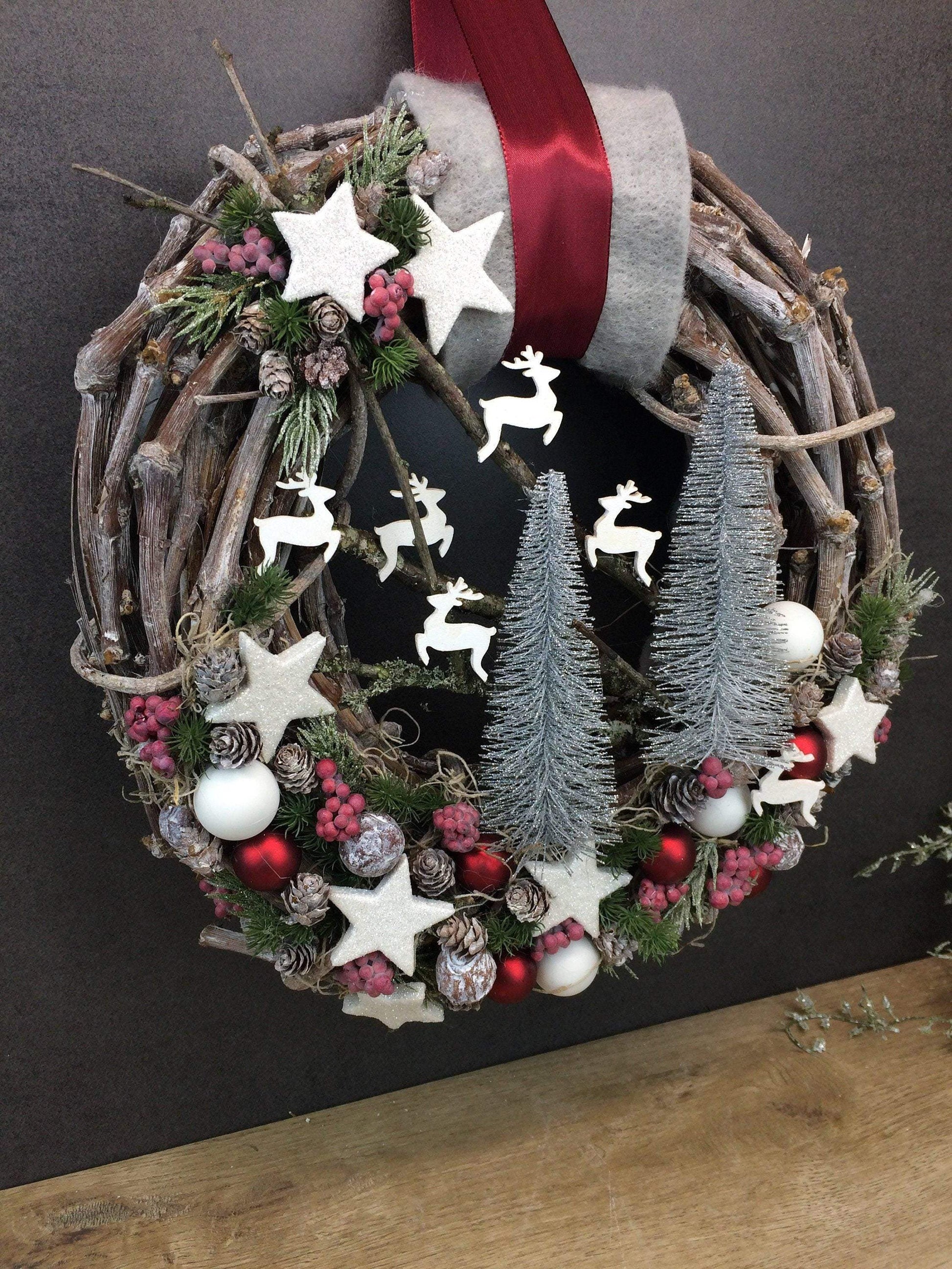 Advent Türkranz Türdeko Türschmuck Weihnachten Weidenkranz Adventskranz Sterne Tannenbaum Hirsch Tanne Filz Draht – handgemacht aus Seiden- und Kunstblumen, langlebig & pflegeleicht von SarahsFlowerStudio