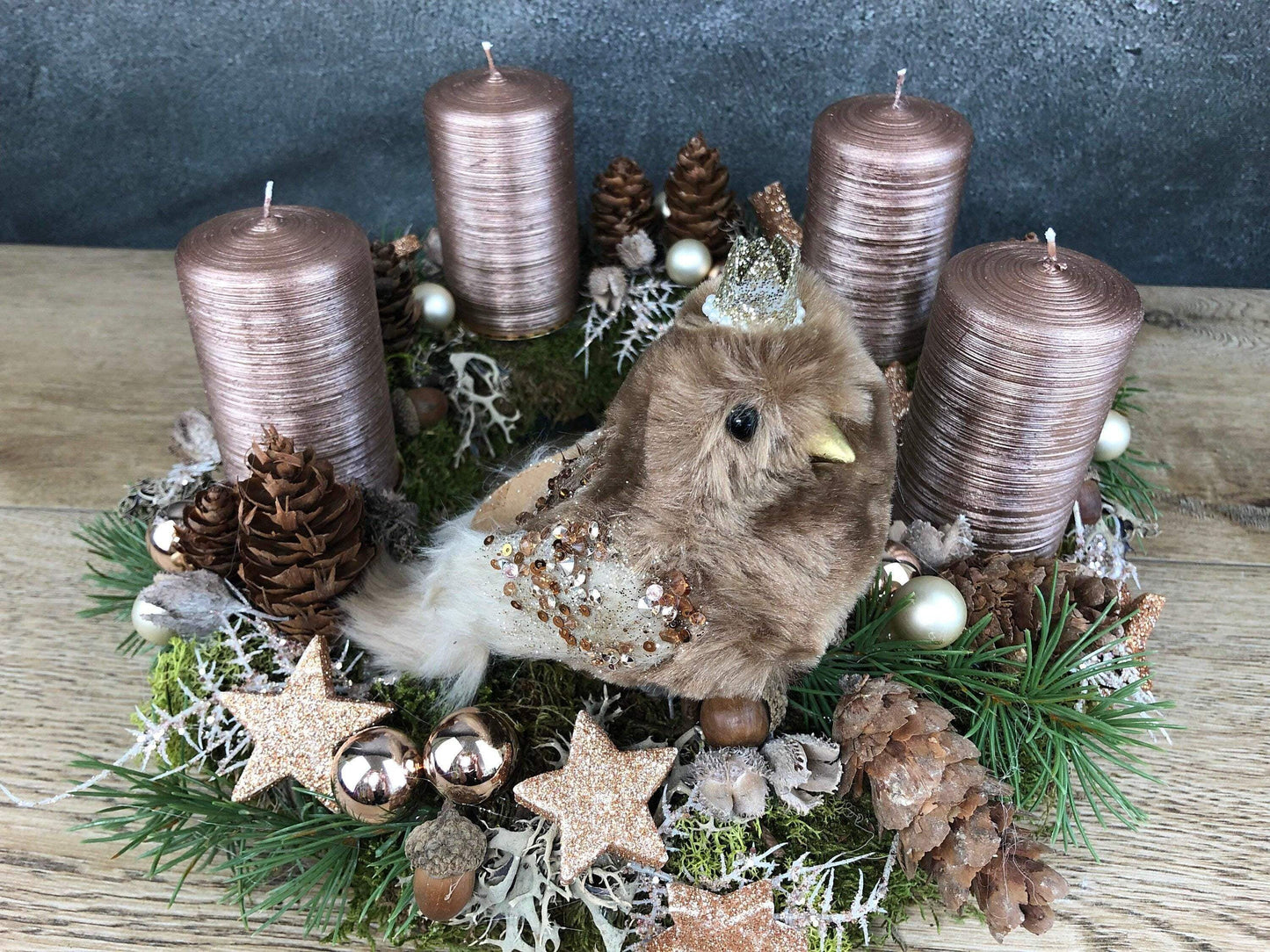 Adventskranz Adventskalender Vogel Zapfen Moos Sterne Kerzen Tanne Zweige Modern Natürlich Getrocknet Künstlich Haltbar – handgemacht aus Seiden- und Kunstblumen, langlebig & pflegeleicht von SarahsFlowerStudio