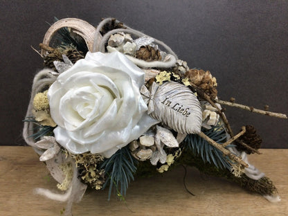 Grabgesteck Allerheiligen Wachsrosen Wachsrose Rose Grabschmuck Herz Grabdekoration – handgemacht aus Seiden- und Kunstblumen, langlebig & pflegeleicht von SarahsFlowerStudio