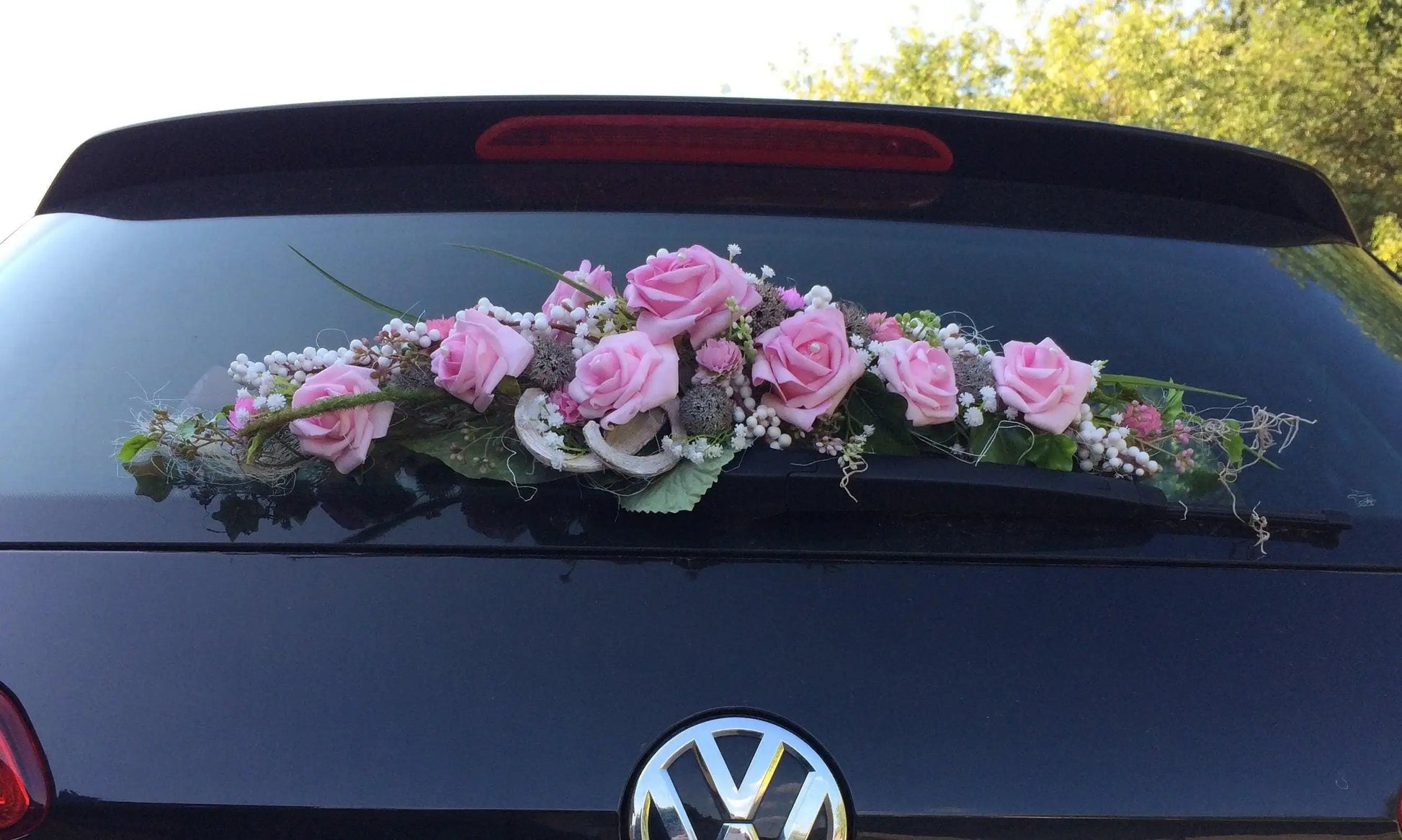 Autoschmuck Autodekoration Autoblumenschmuck Gesteck Wunschfarbe Hochzeit Kutschen Schmuck Kutschendeko Kutsche Wedding – handgemacht aus Seiden- und Kunstblumen, langlebig & pflegeleicht von SarahsFlowerStudio