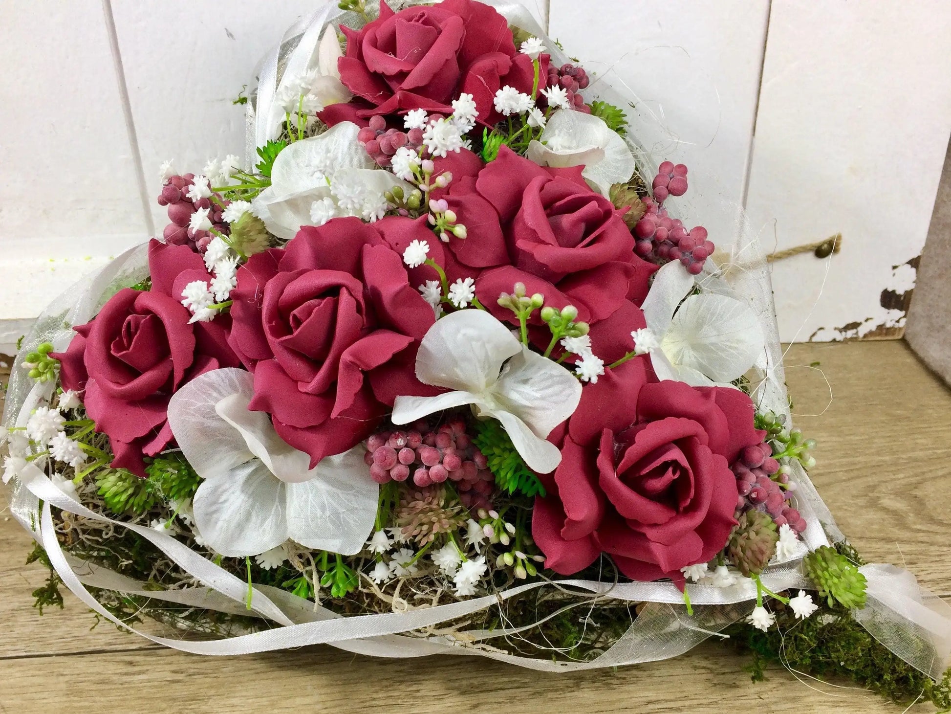Grabgesteck Grabschmuck Herz 30cm Farbwunsch Grabdeko Grabdekoration – handgemacht aus Seiden- und Kunstblumen, langlebig & pflegeleicht von SarahsFlowerStudio