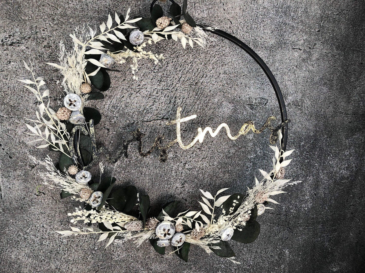 Türkranz Kranz Eukalyptus Trockenblumen Christmas Advent Modern Ring Fenster Fensterschmuck Fensterdeko Weihnachten – handgemacht aus Seiden- und Kunstblumen, langlebig & pflegeleicht von SarahsFlowerStudio