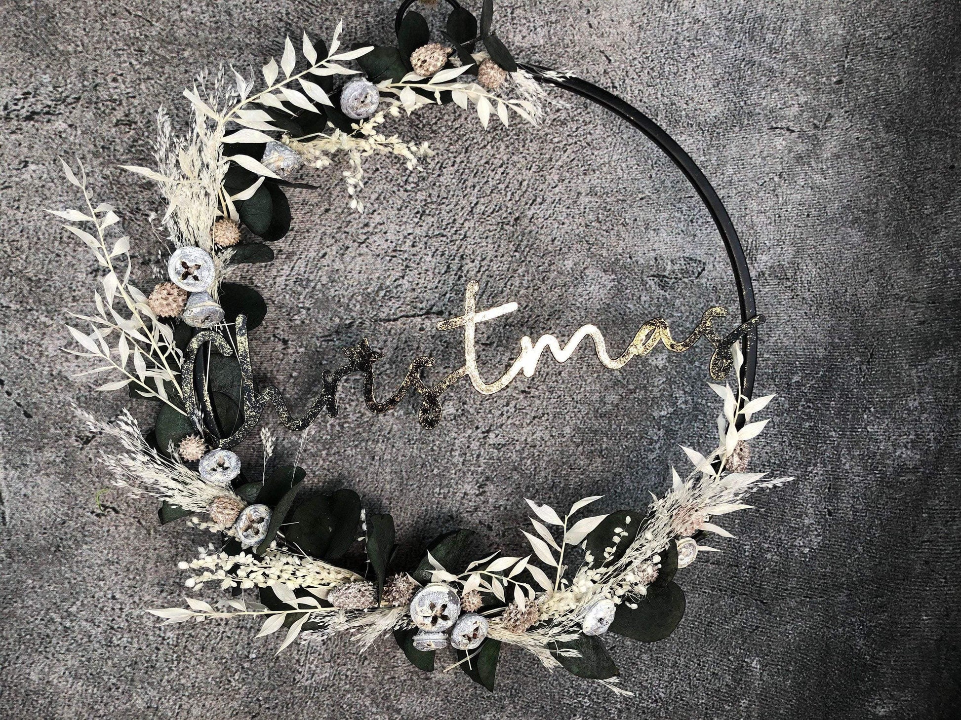 Türkranz Kranz Eukalyptus Trockenblumen Christmas Advent Modern Ring Fenster Fensterschmuck Fensterdeko Weihnachten – handgemacht aus Seiden- und Kunstblumen, langlebig & pflegeleicht von SarahsFlowerStudio