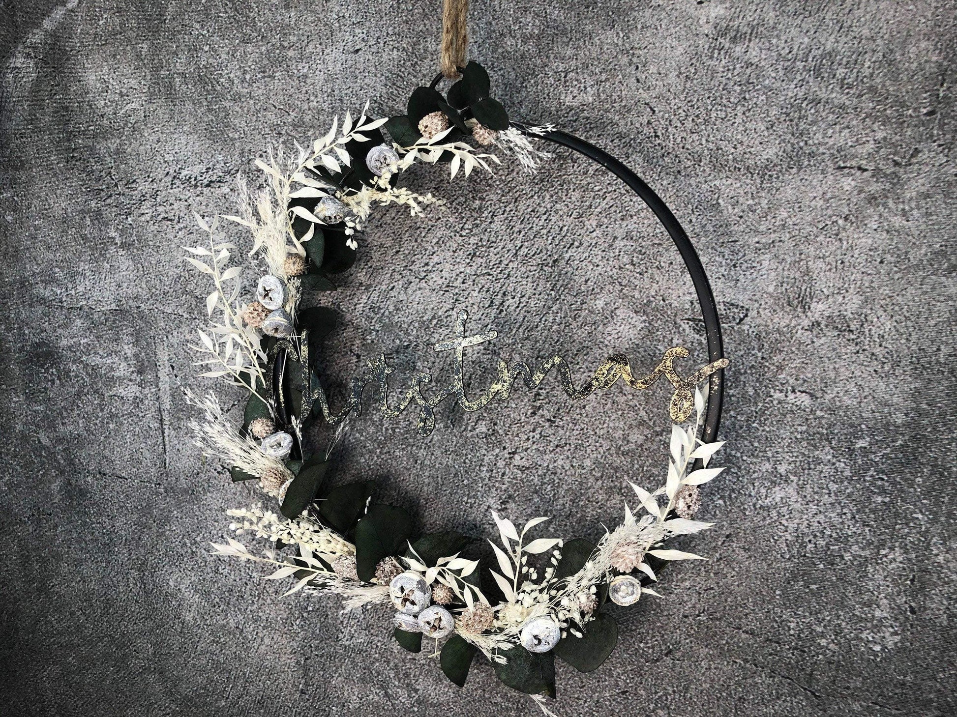 Türkranz Kranz Eukalyptus Trockenblumen Christmas Advent Modern Ring Fenster Fensterschmuck Fensterdeko Weihnachten – handgemacht aus Seiden- und Kunstblumen, langlebig & pflegeleicht von SarahsFlowerStudio