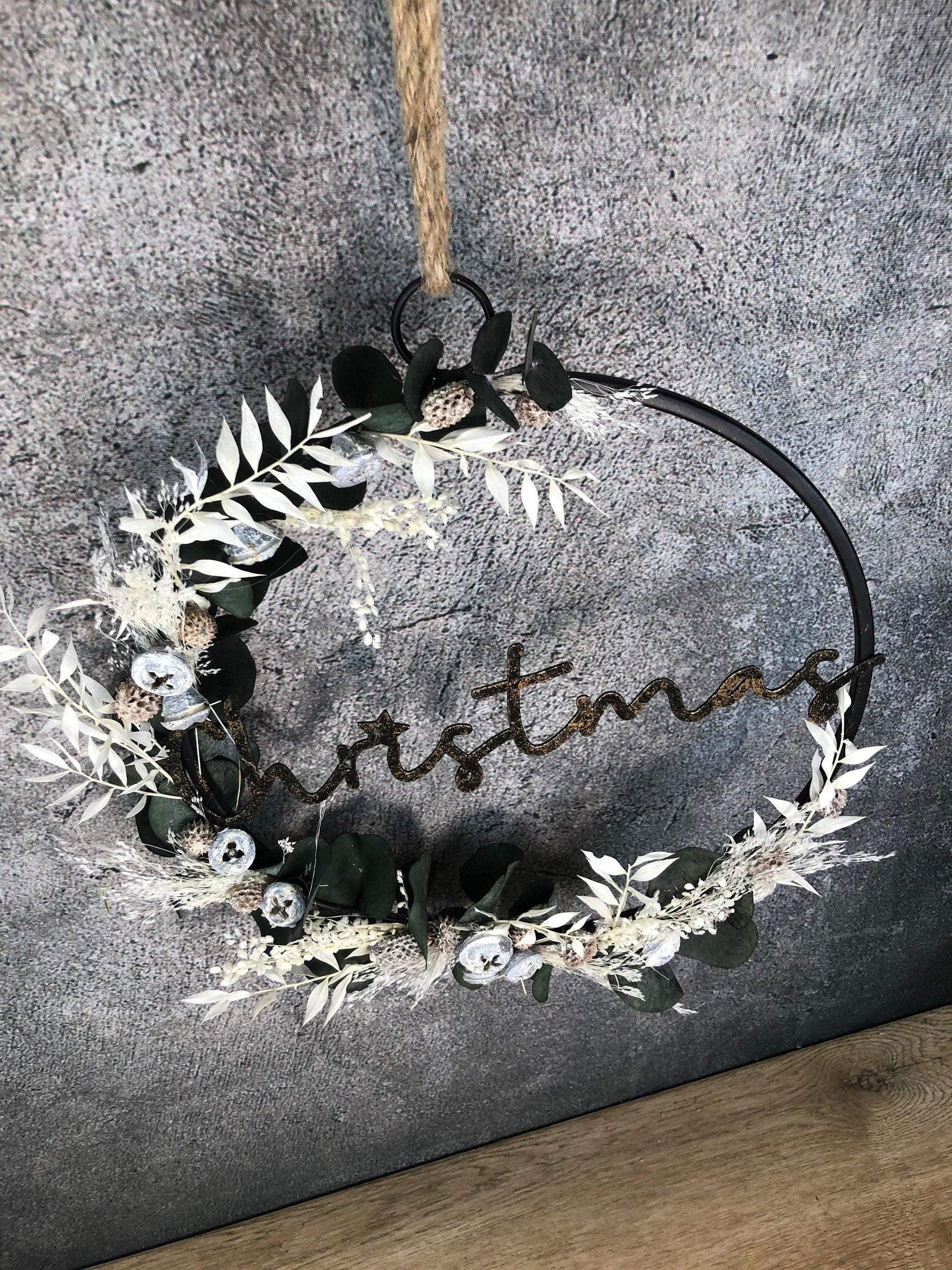 Türkranz Kranz Eukalyptus Trockenblumen Christmas Advent Modern Ring Fenster Fensterschmuck Fensterdeko Weihnachten – handgemacht aus Seiden- und Kunstblumen, langlebig & pflegeleicht von SarahsFlowerStudio