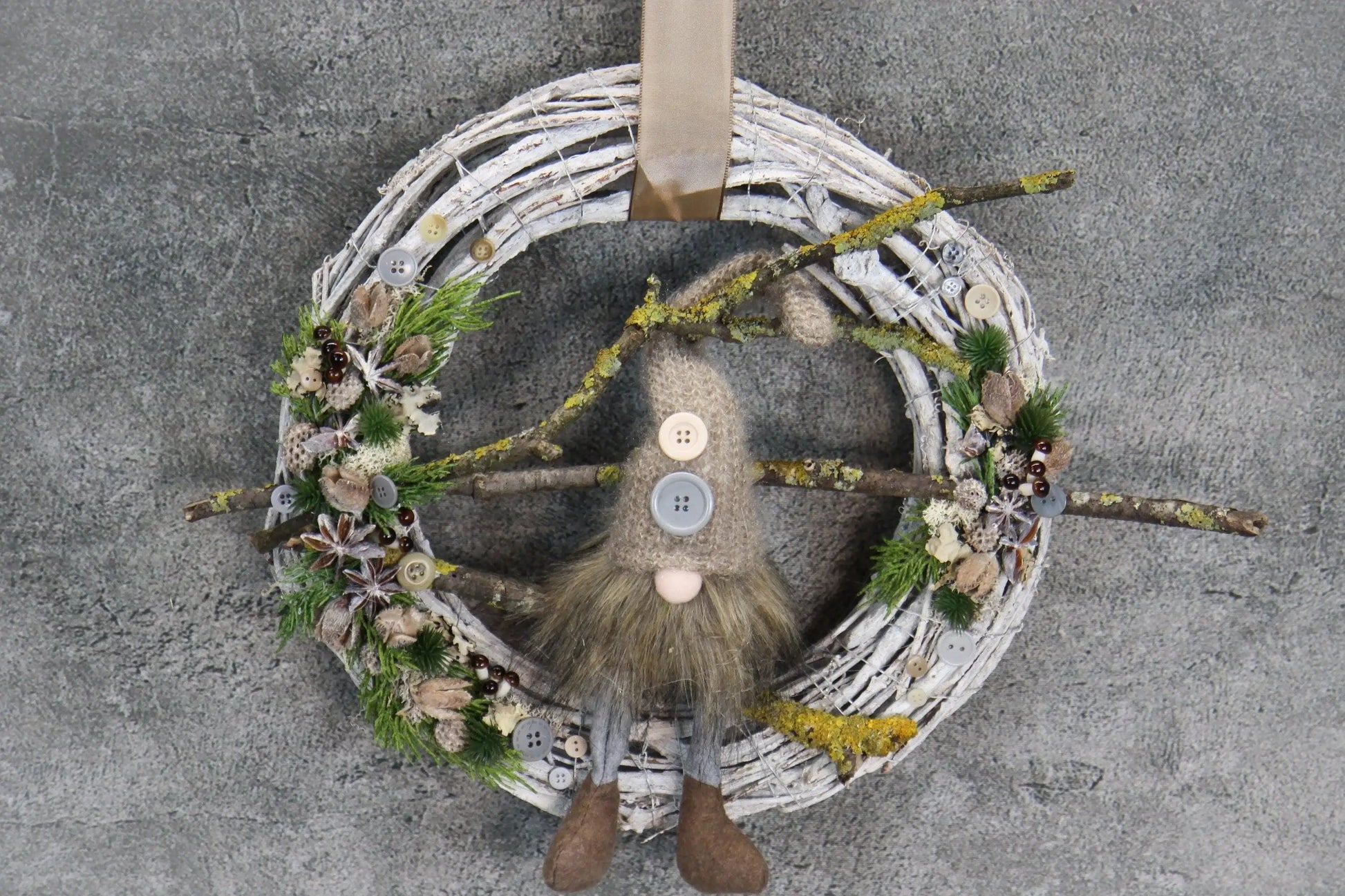 Türkranz Türdeko Türschmuck Weihnachten Weidenkranz Wichtel Zapfen Stern Apfel Tanne Band Modern – handgemacht aus Seiden- und Kunstblumen, langlebig & pflegeleicht von SarahsFlowerStudio