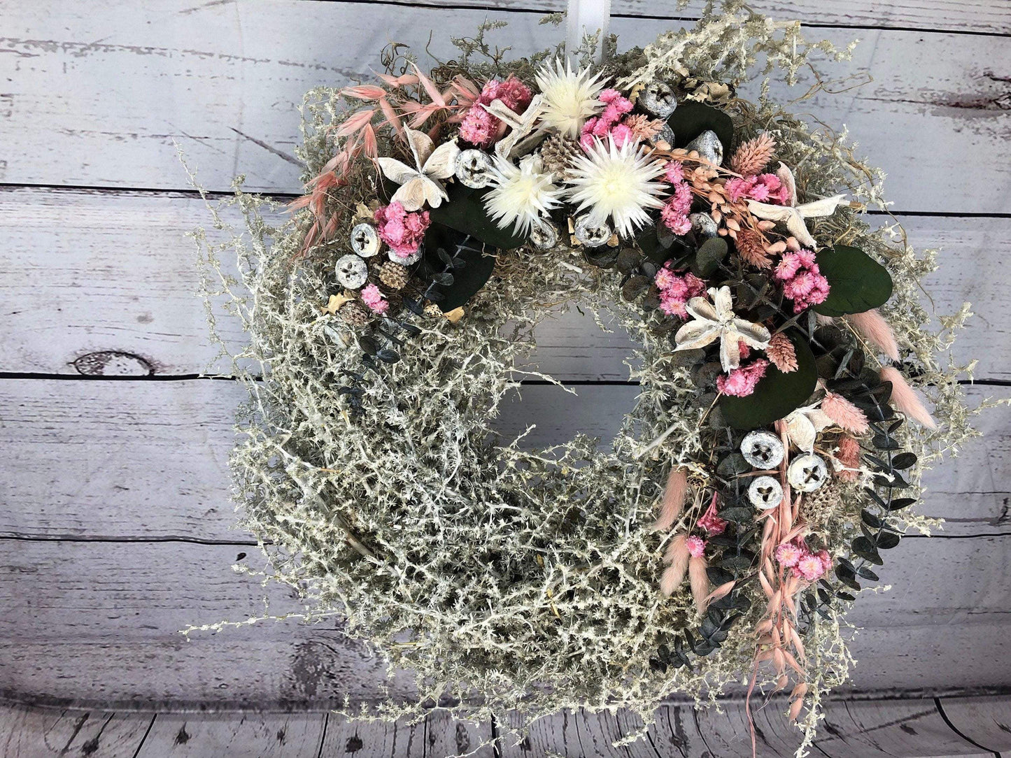 Türkranz Kranz Natur Trrockenblumen Trockenmaterial Handgebunden Modern ganzjährig Asperagus Eukalyptus Herbst – handgemacht aus Seiden- und Kunstblumen, langlebig & pflegeleicht von SarahsFlowerStudio