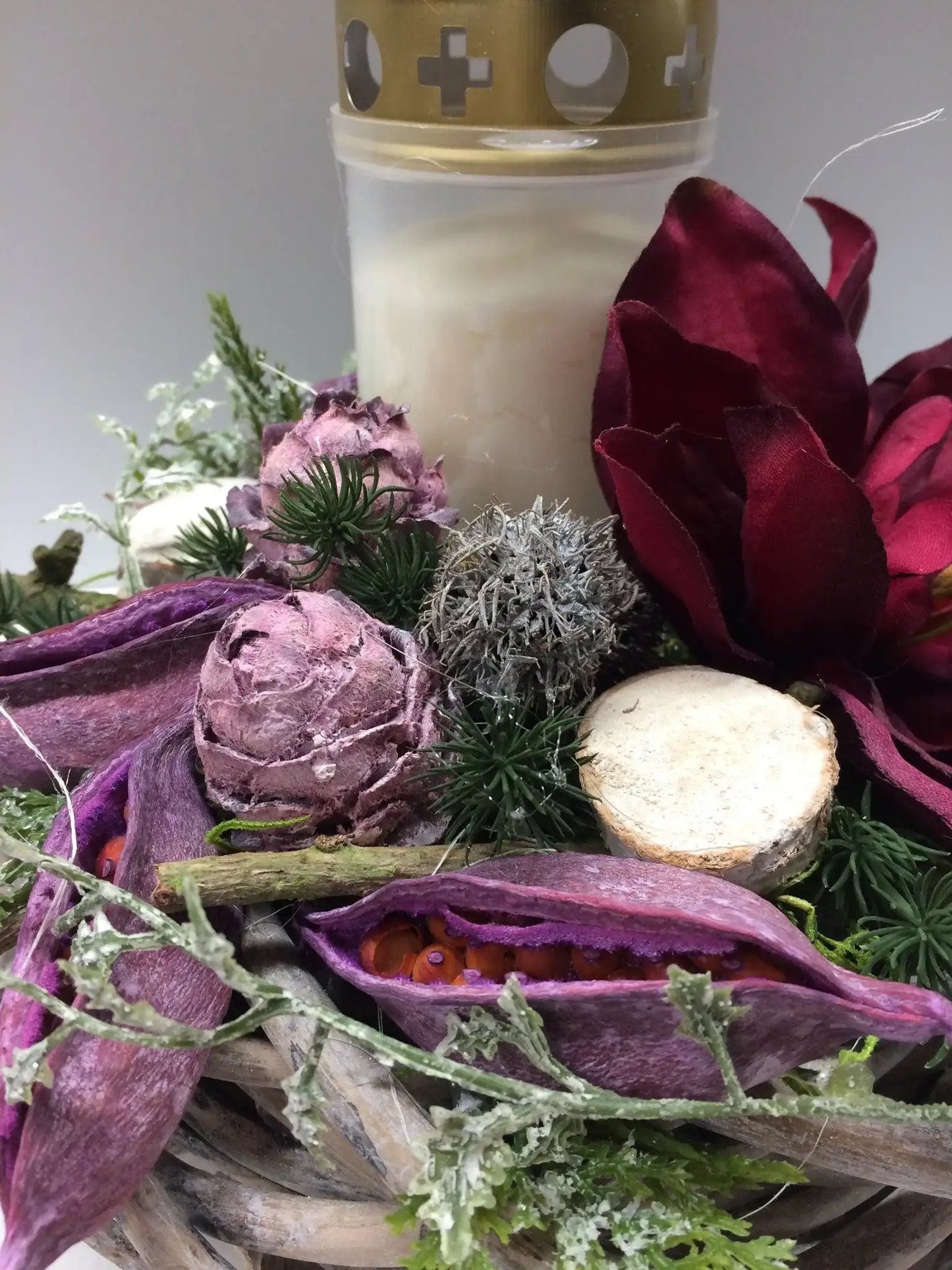 Grabgesteck Gesteck Grab Allerheiligen mit Kerze 22cm Grabdeko Grabdekoration Allerheiligen – handgemacht aus Seiden- und Kunstblumen, langlebig & pflegeleicht von SarahsFlowerStudio
