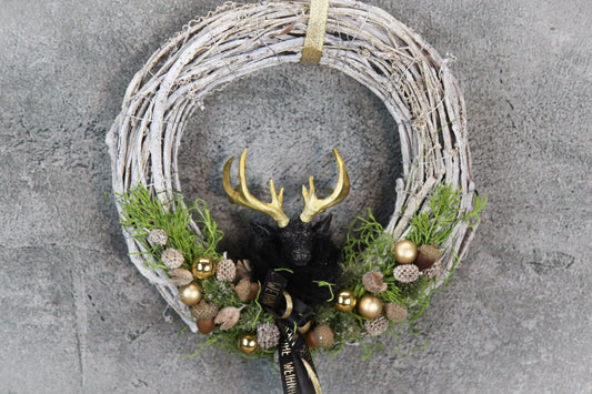 Türkranz Türdeko Türschmuck Weihnachten Weidenkranz Hirsch Zapfen Apfel Tanne Band Modern – handgemacht aus Seiden- und Kunstblumen, langlebig & pflegeleicht von SarahsFlowerStudio