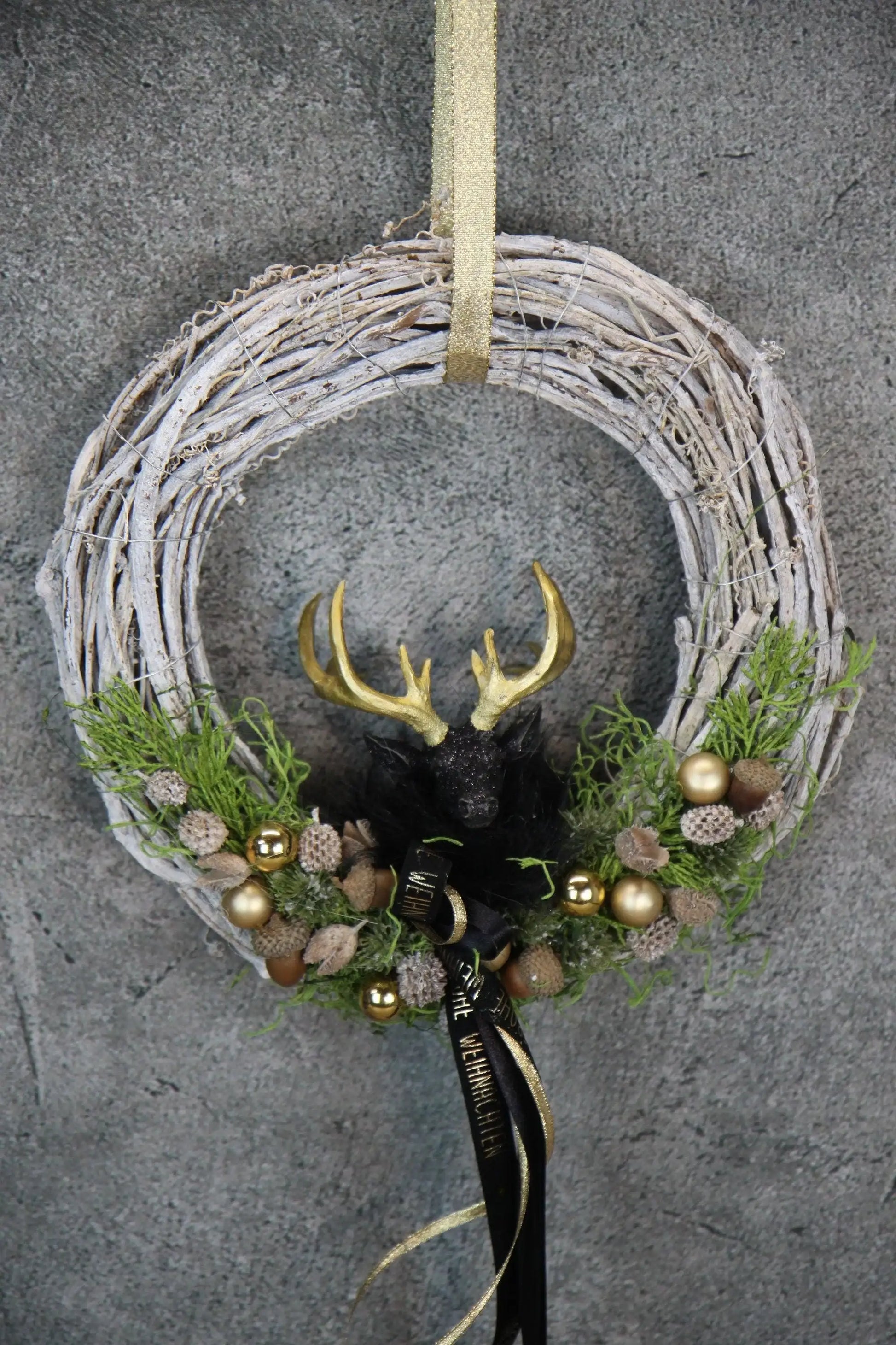 Türkranz Türdeko Türschmuck Weihnachten Weidenkranz Hirsch Zapfen Apfel Tanne Band Modern – handgemacht aus Seiden- und Kunstblumen, langlebig & pflegeleicht von SarahsFlowerStudio