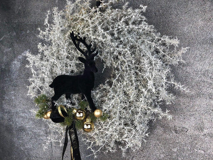 Türkranz Türdeko Türschmuck Weihnachten Asperaguskranz Kranz Hirsch Zapfen Apfel Tanne Band Modern – handgemacht aus Seiden- und Kunstblumen, langlebig & pflegeleicht von SarahsFlowerStudio