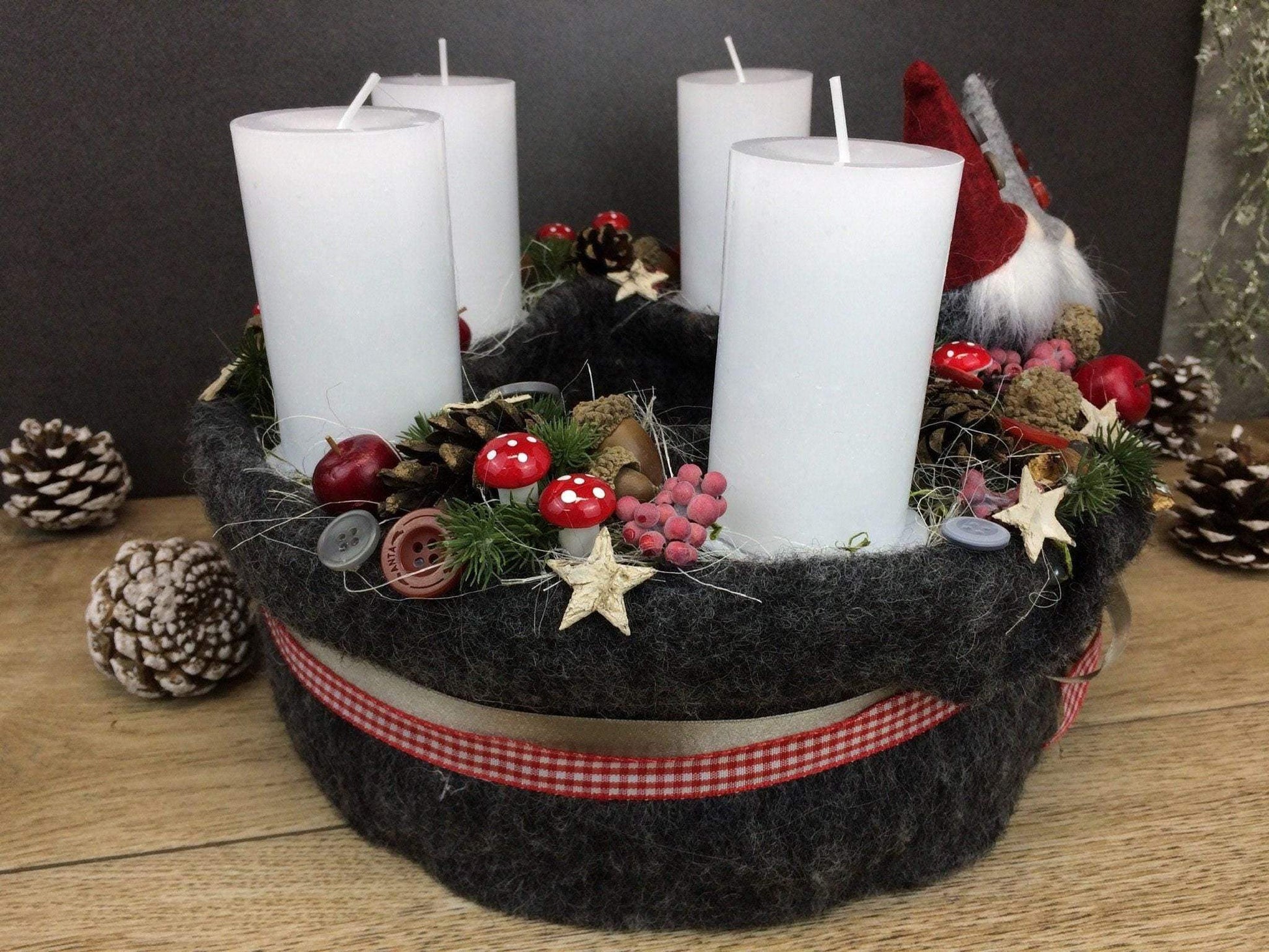 Adventskranz Adventskalender – handgemacht aus Seiden- und Kunstblumen, langlebig & pflegeleicht von SarahsFlowerStudio